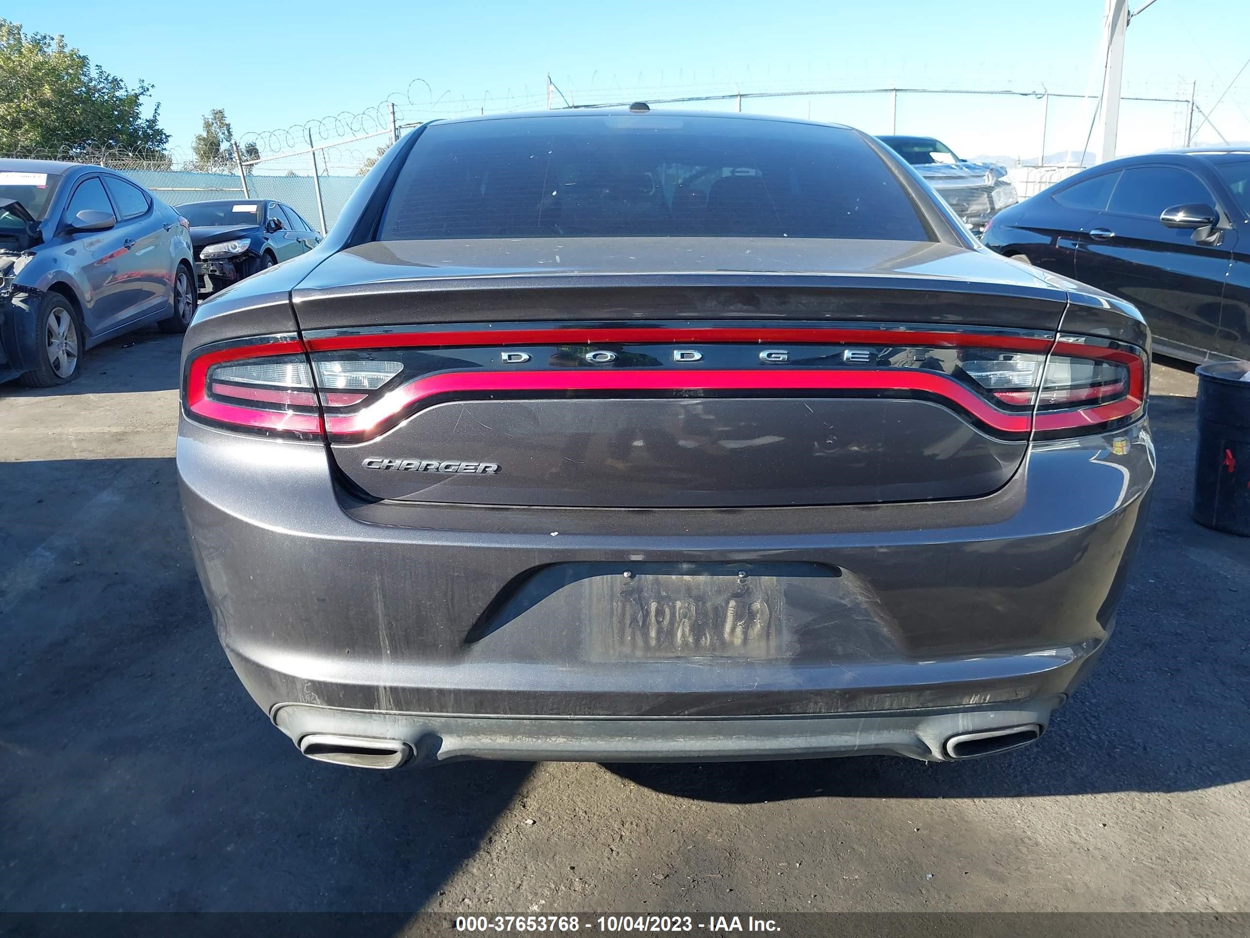 Photo 15 VIN: 2C3CDXBG2FH777874 - DODGE CHARGER 