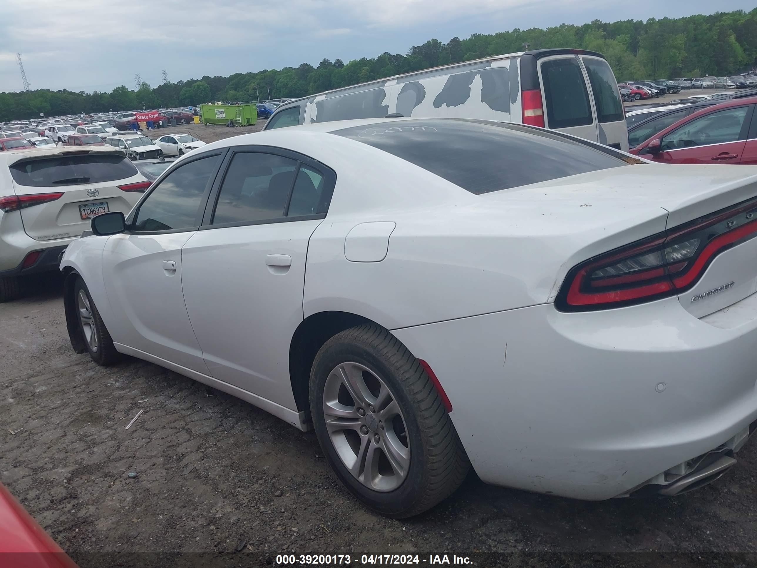 Photo 12 VIN: 2C3CDXBG2KH636636 - DODGE CHARGER 