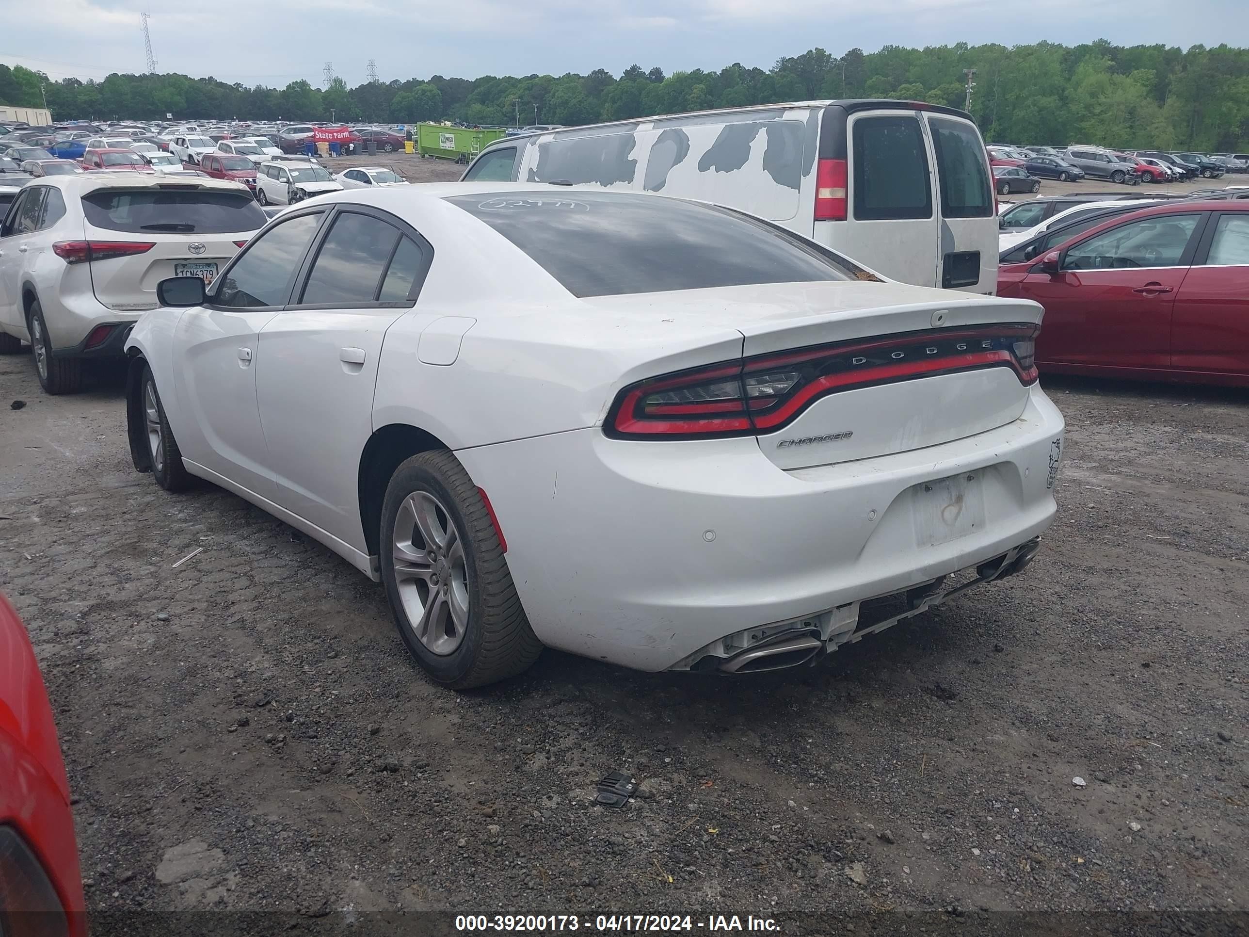 Photo 2 VIN: 2C3CDXBG2KH636636 - DODGE CHARGER 