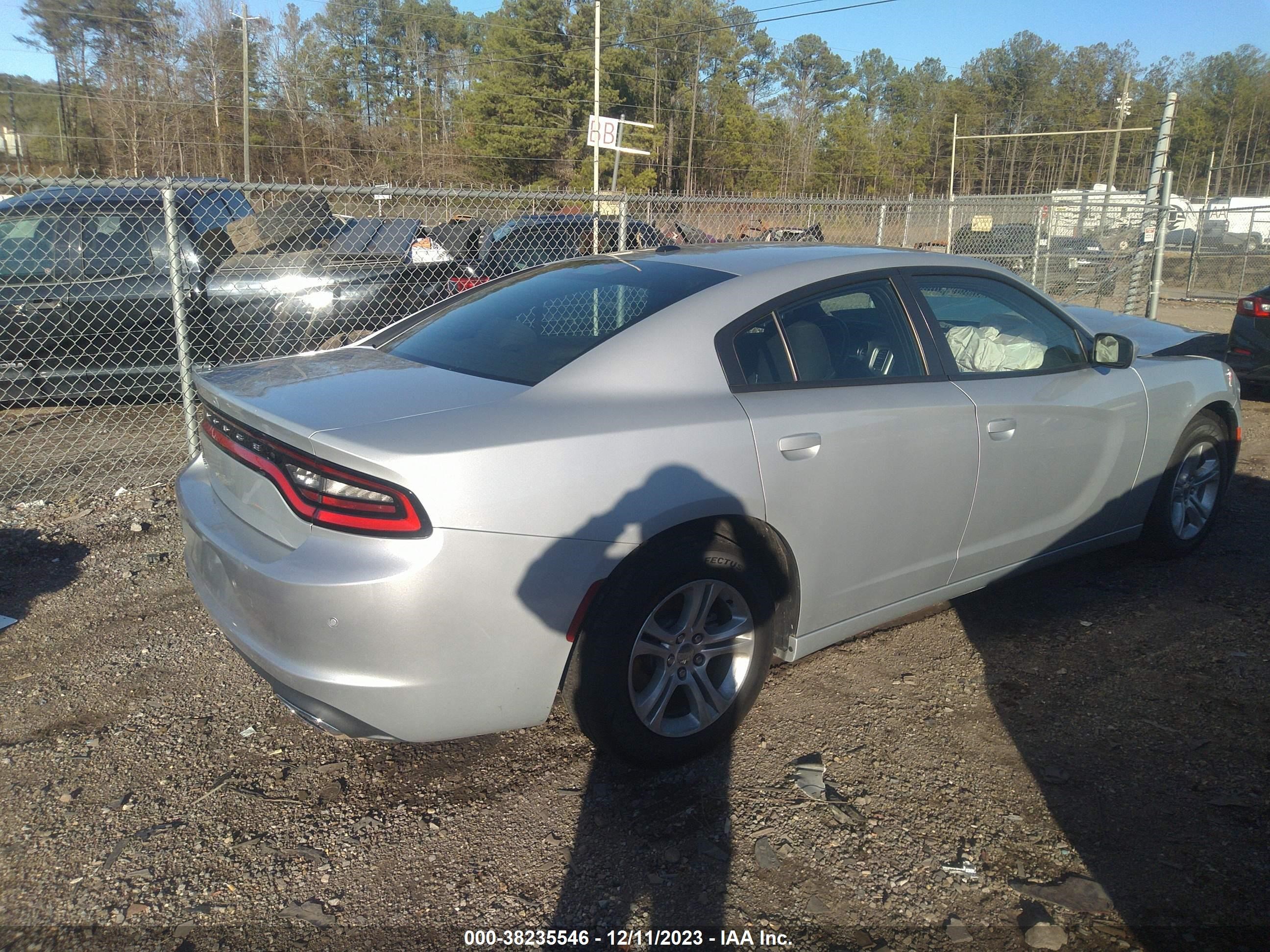 Photo 3 VIN: 2C3CDXBG2NH125545 - DODGE CHARGER 