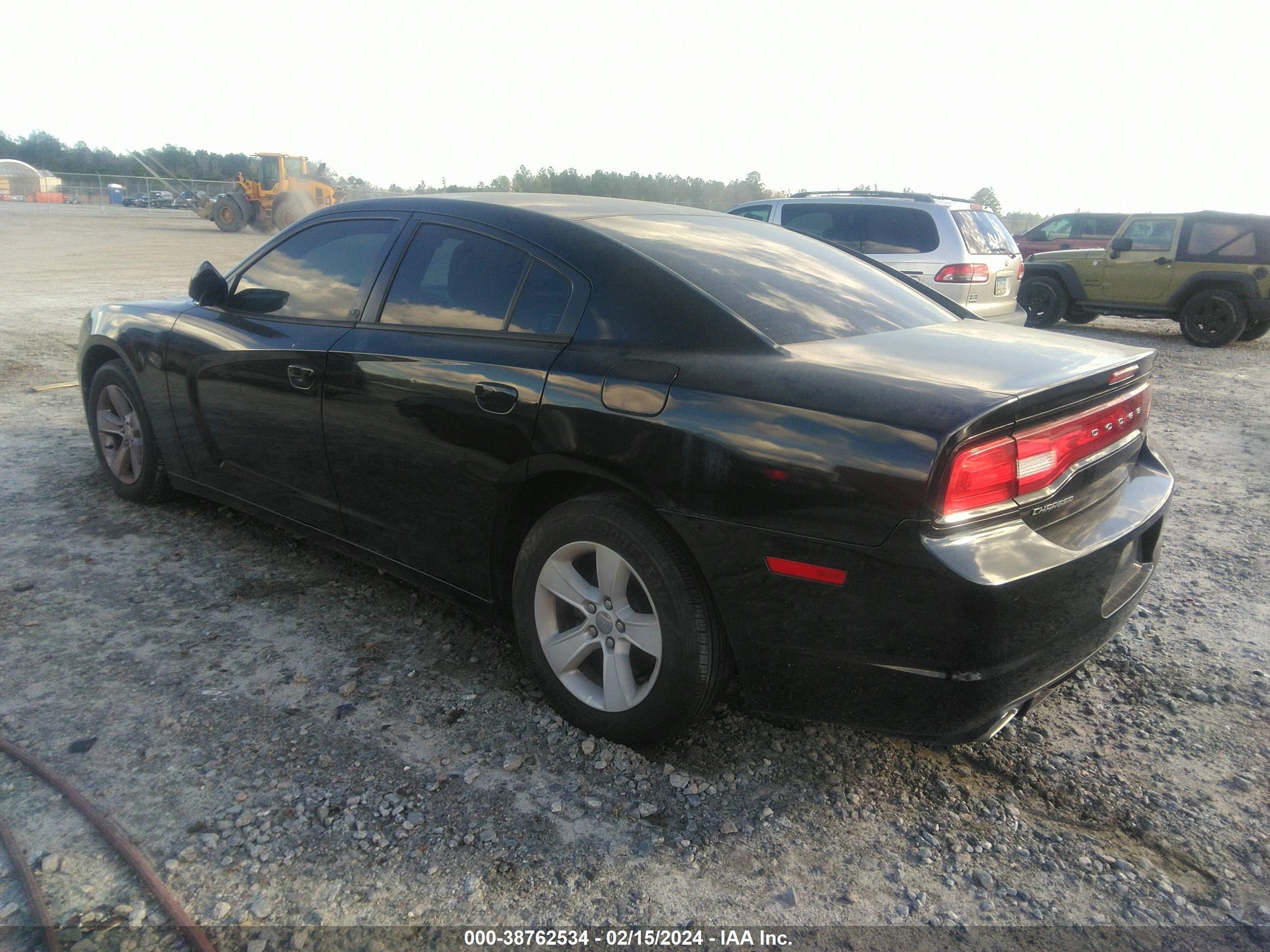 Photo 2 VIN: 2C3CDXBG3EH374968 - DODGE CHARGER 