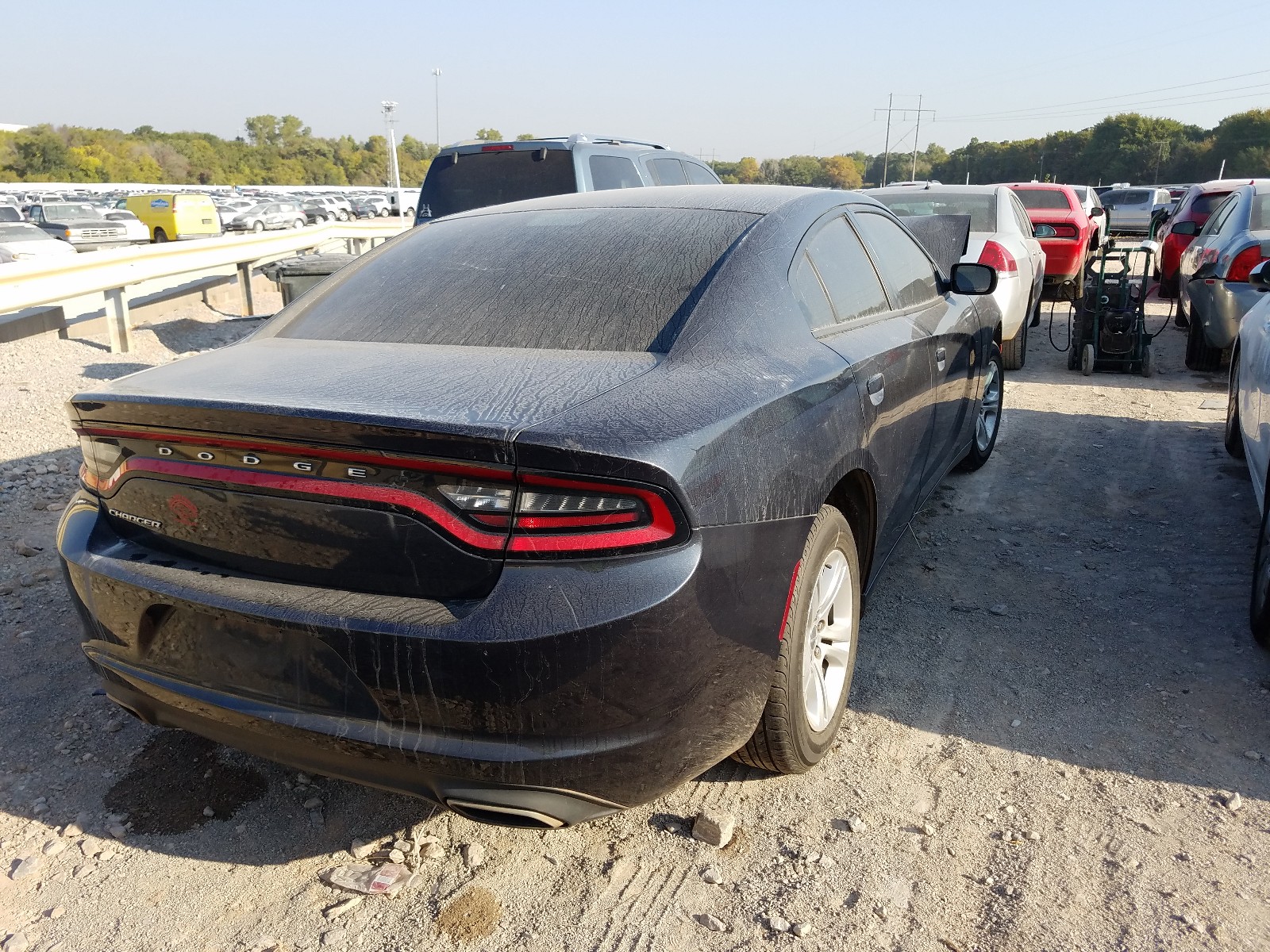 Photo 3 VIN: 2C3CDXBG3GH267387 - DODGE CHARGER SE 