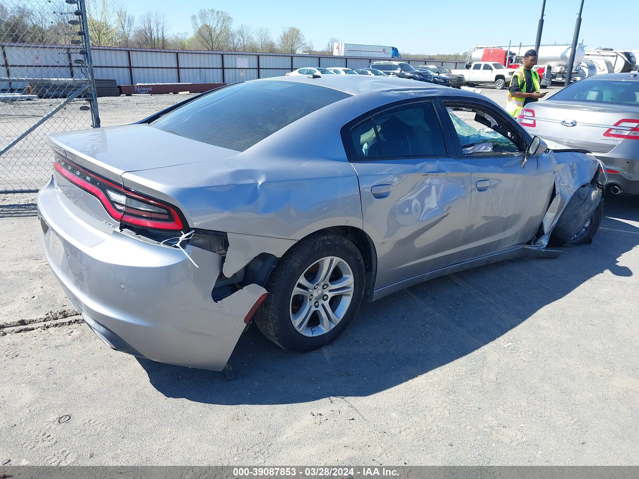 Photo 3 VIN: 2C3CDXBG3JH173419 - DODGE CHARGER 