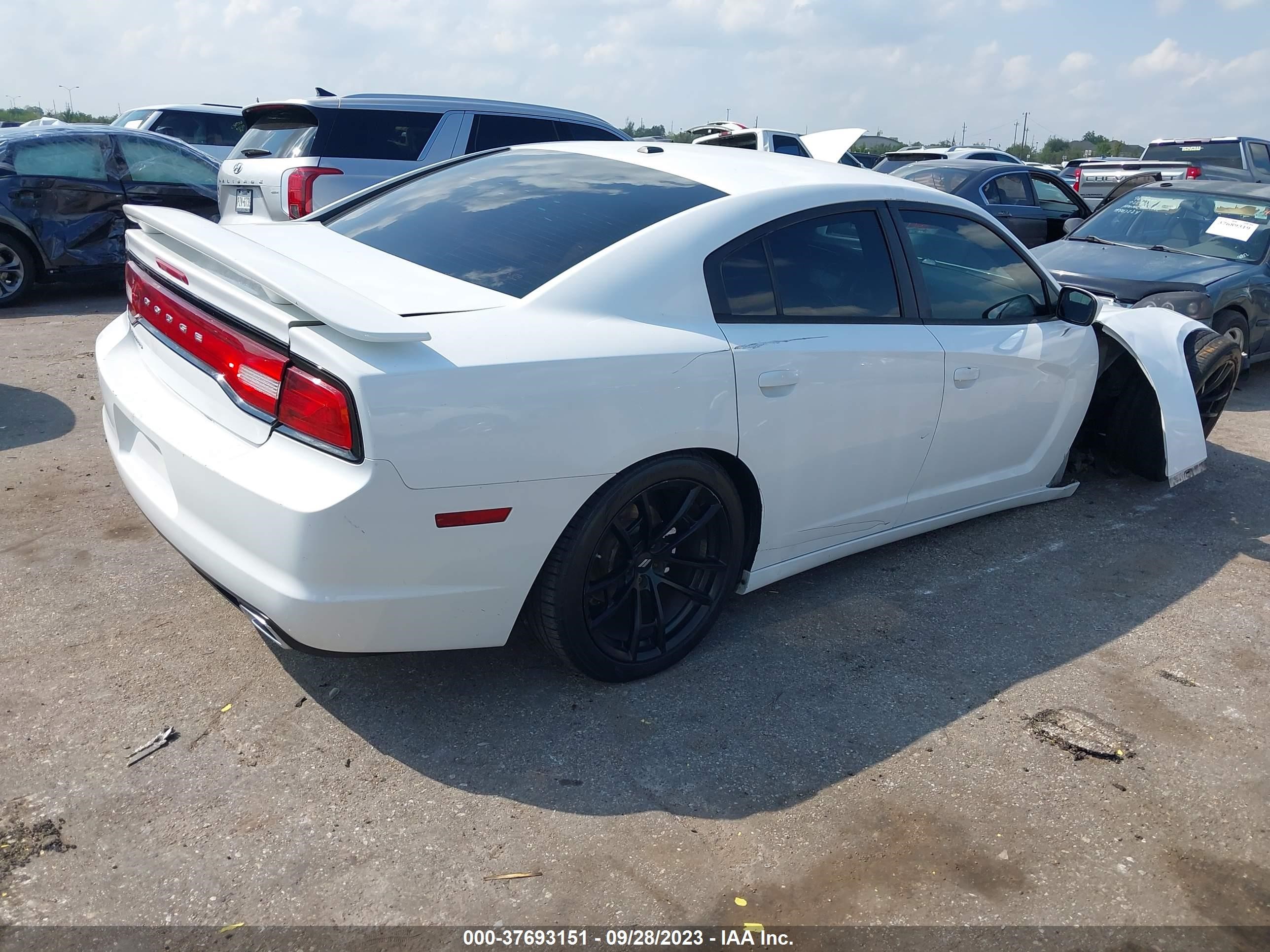 Photo 3 VIN: 2C3CDXBG4CH178860 - DODGE CHARGER 