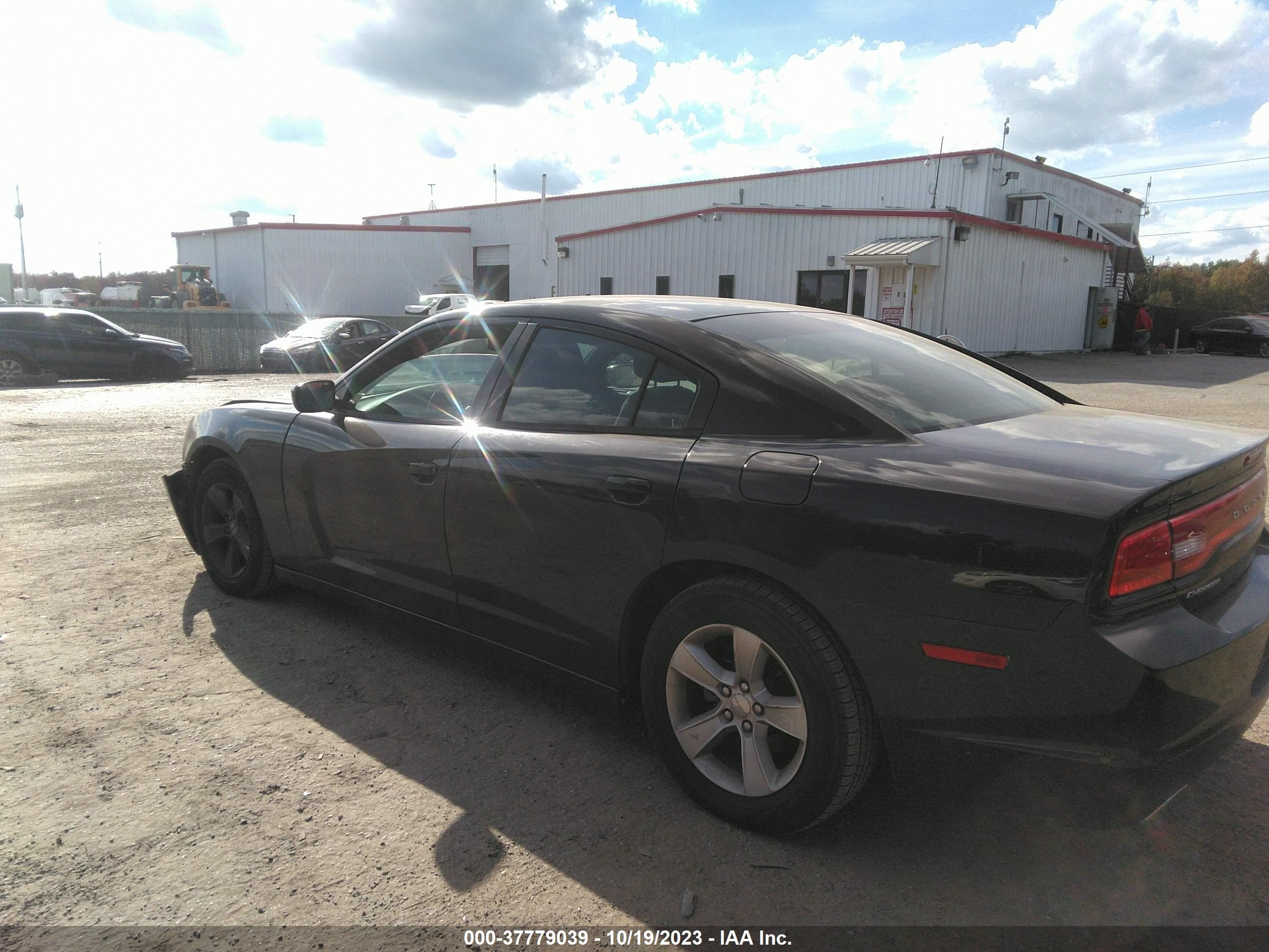 Photo 2 VIN: 2C3CDXBG4DH632011 - DODGE CHARGER 