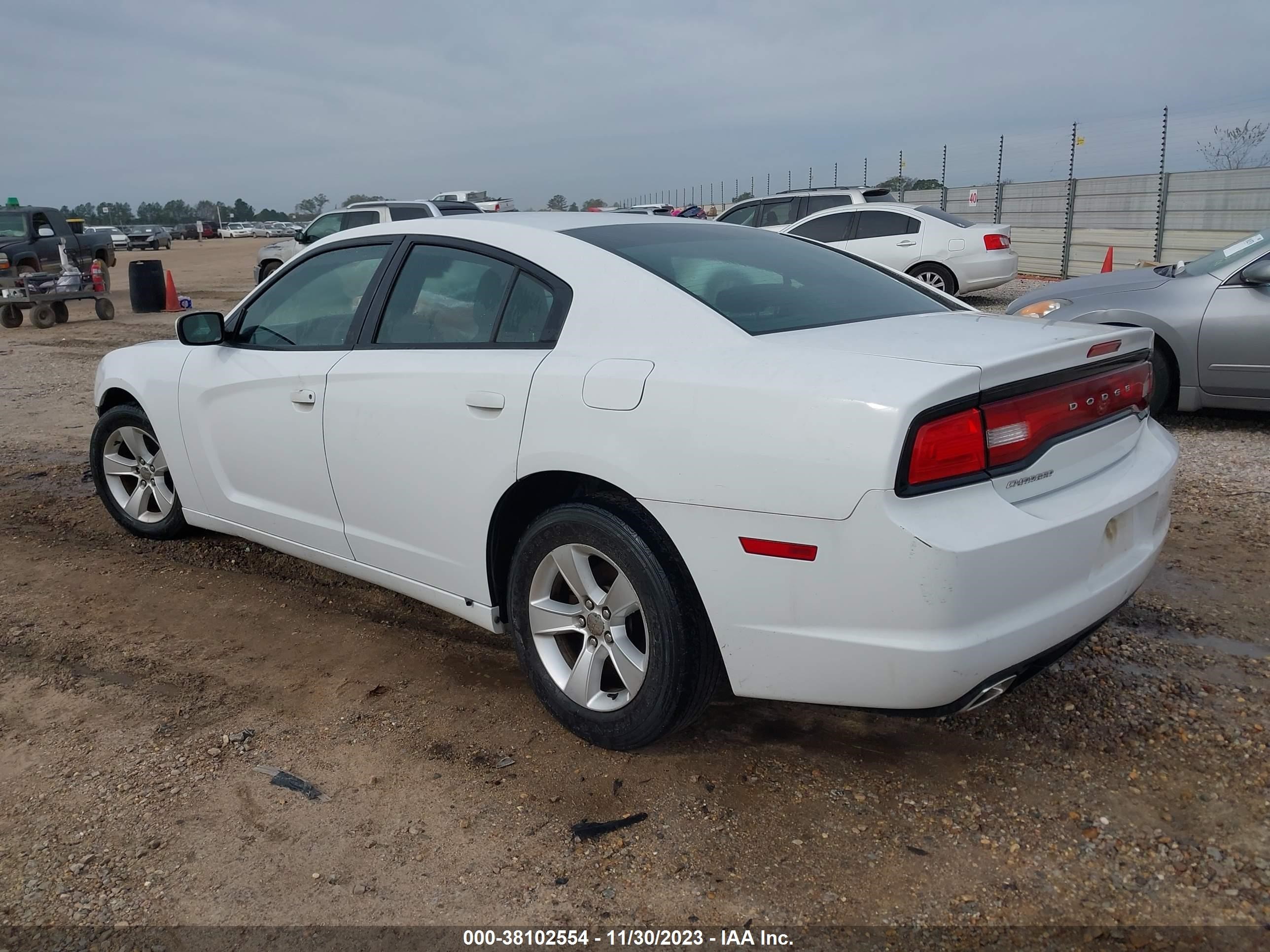 Photo 2 VIN: 2C3CDXBG4EH129788 - DODGE CHARGER 