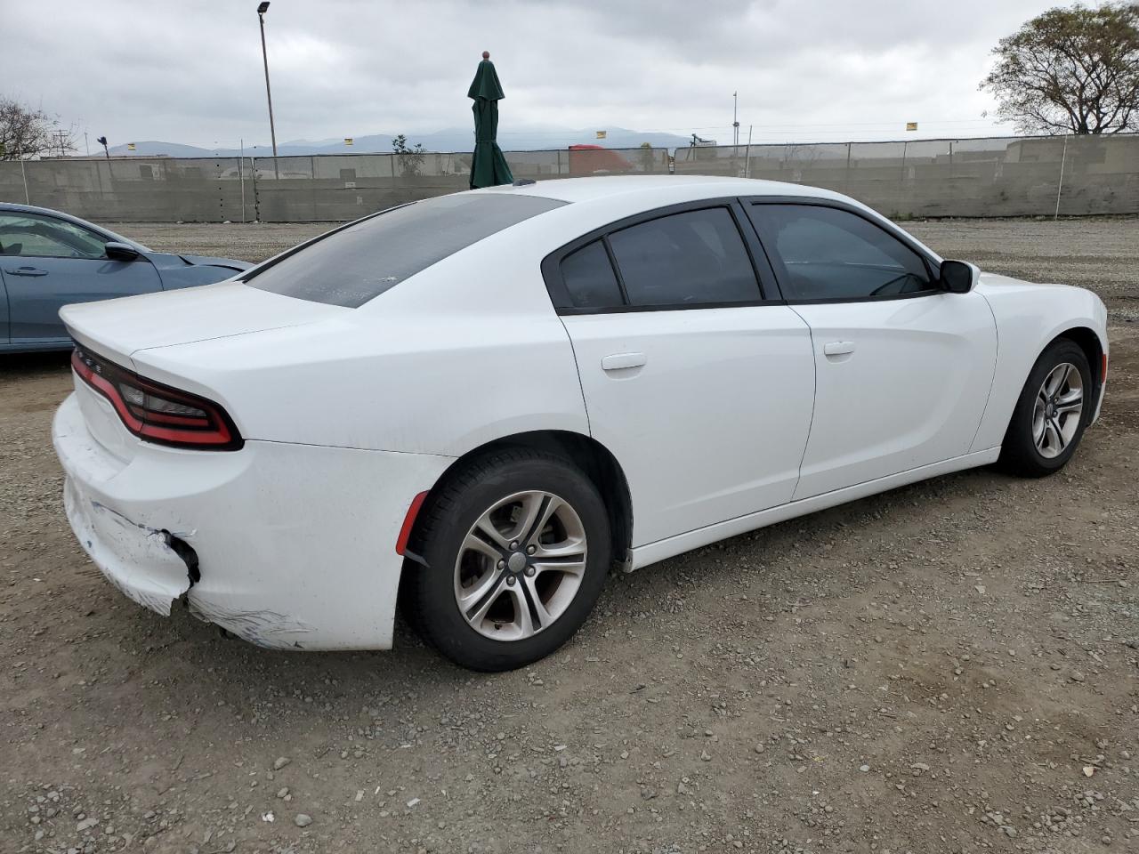 Photo 2 VIN: 2C3CDXBG4FH870900 - DODGE CHARGER 