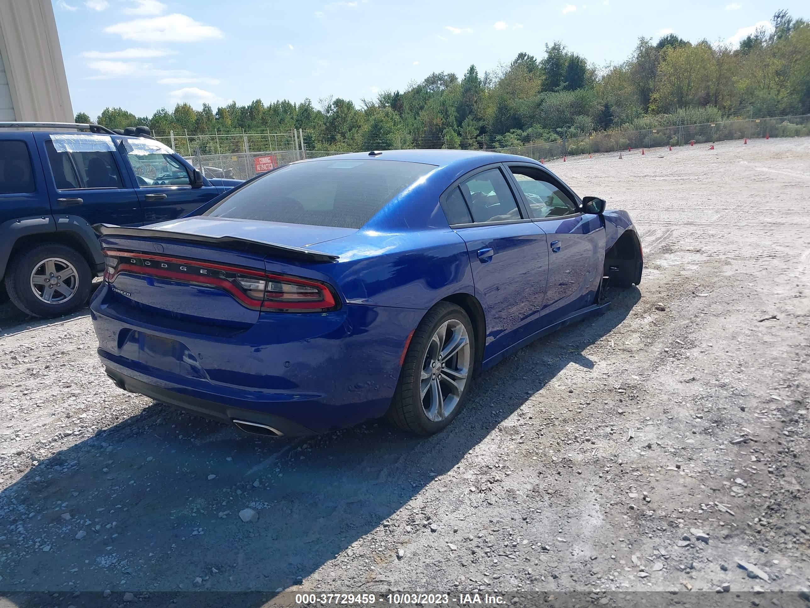 Photo 3 VIN: 2C3CDXBG4KH745650 - DODGE CHARGER 