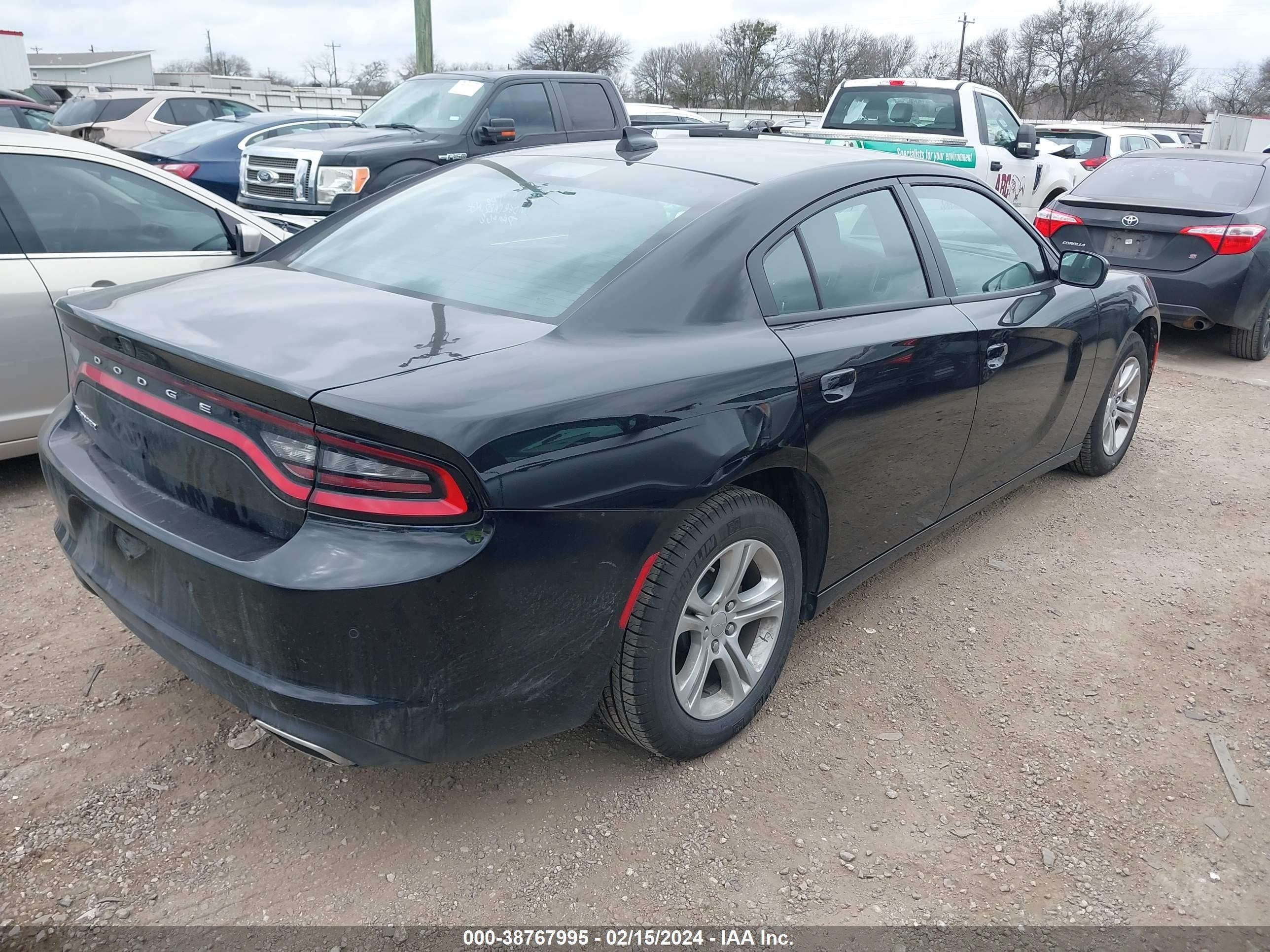 Photo 3 VIN: 2C3CDXBG4PH630831 - DODGE CHARGER 