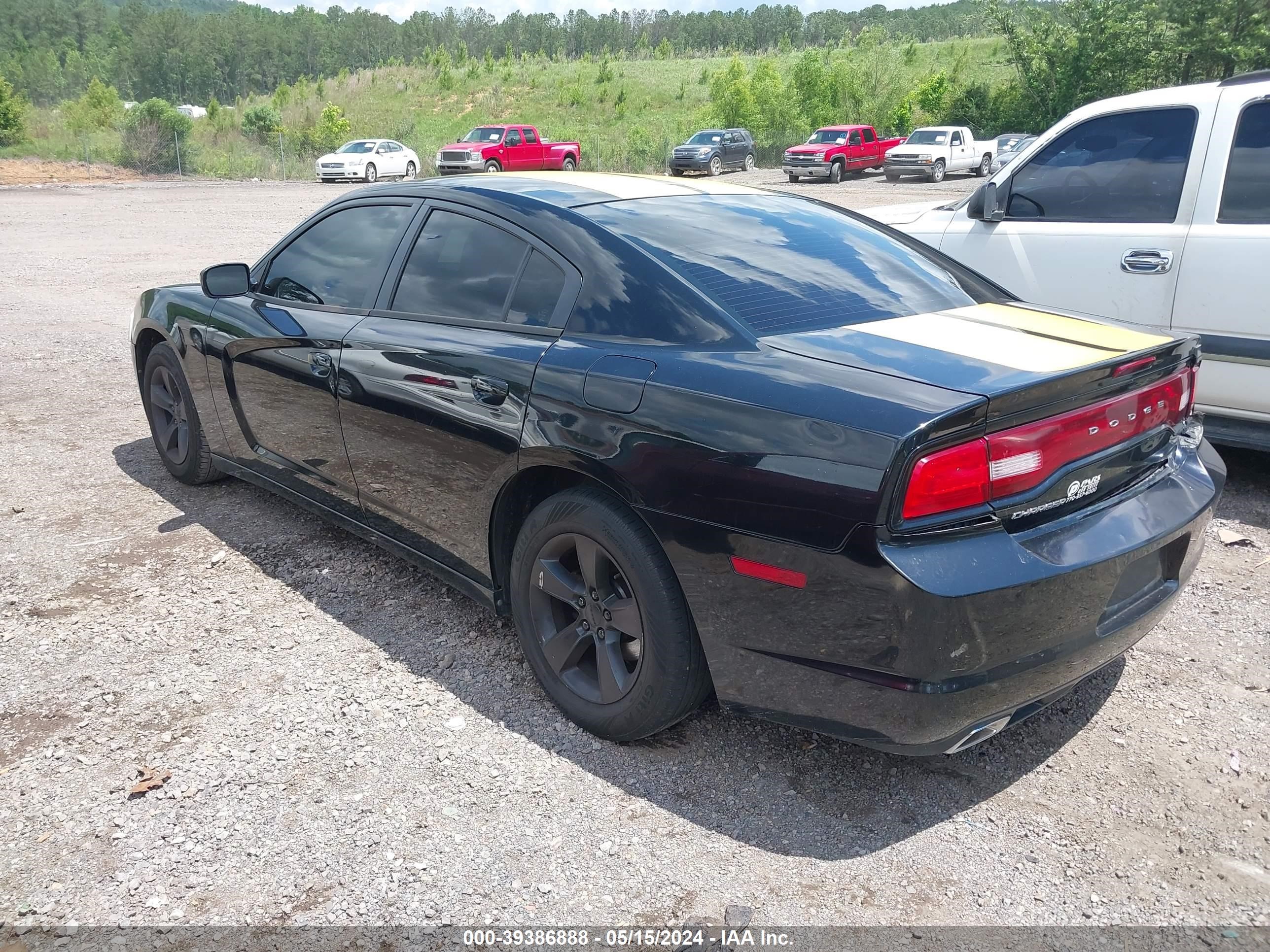 Photo 2 VIN: 2C3CDXBG5EH226160 - DODGE CHARGER 