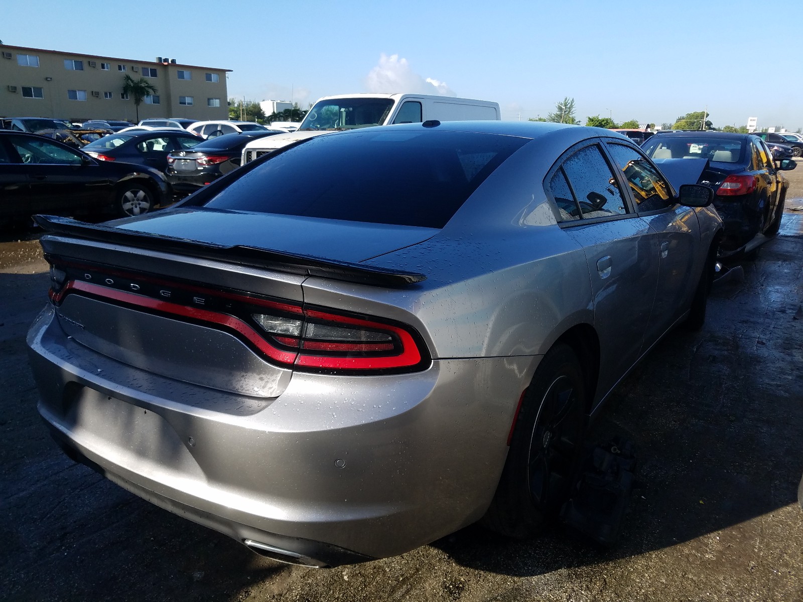 Photo 3 VIN: 2C3CDXBG5FH870629 - DODGE CHARGER SE 