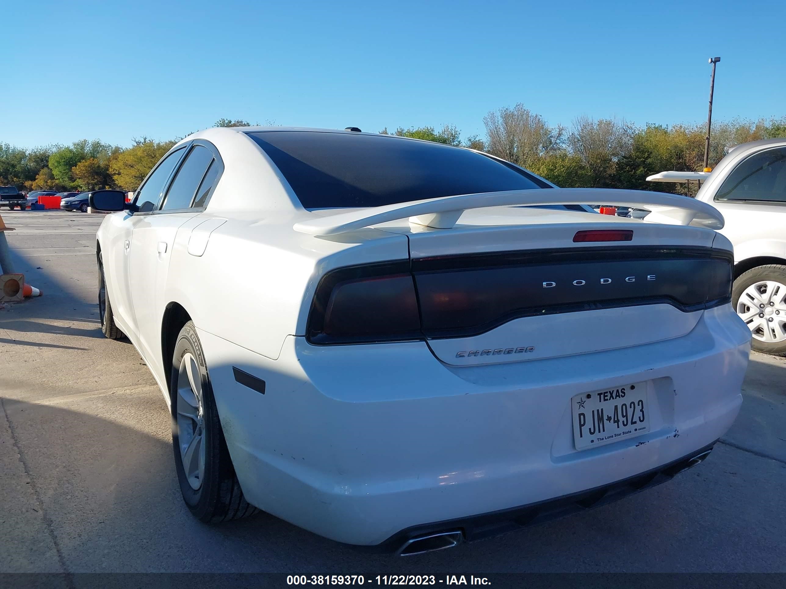 Photo 2 VIN: 2C3CDXBG6DH555402 - DODGE CHARGER 