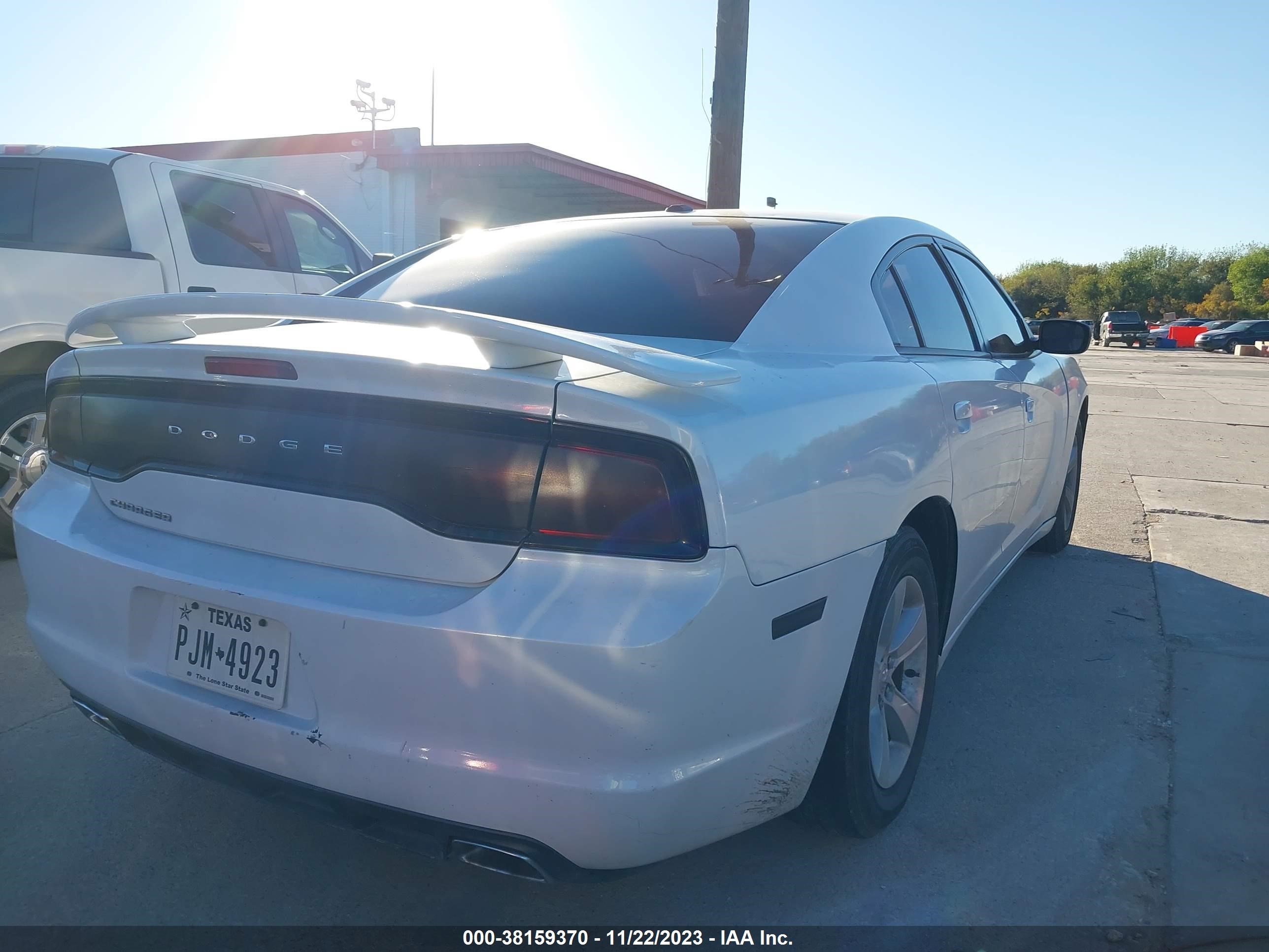 Photo 3 VIN: 2C3CDXBG6DH555402 - DODGE CHARGER 