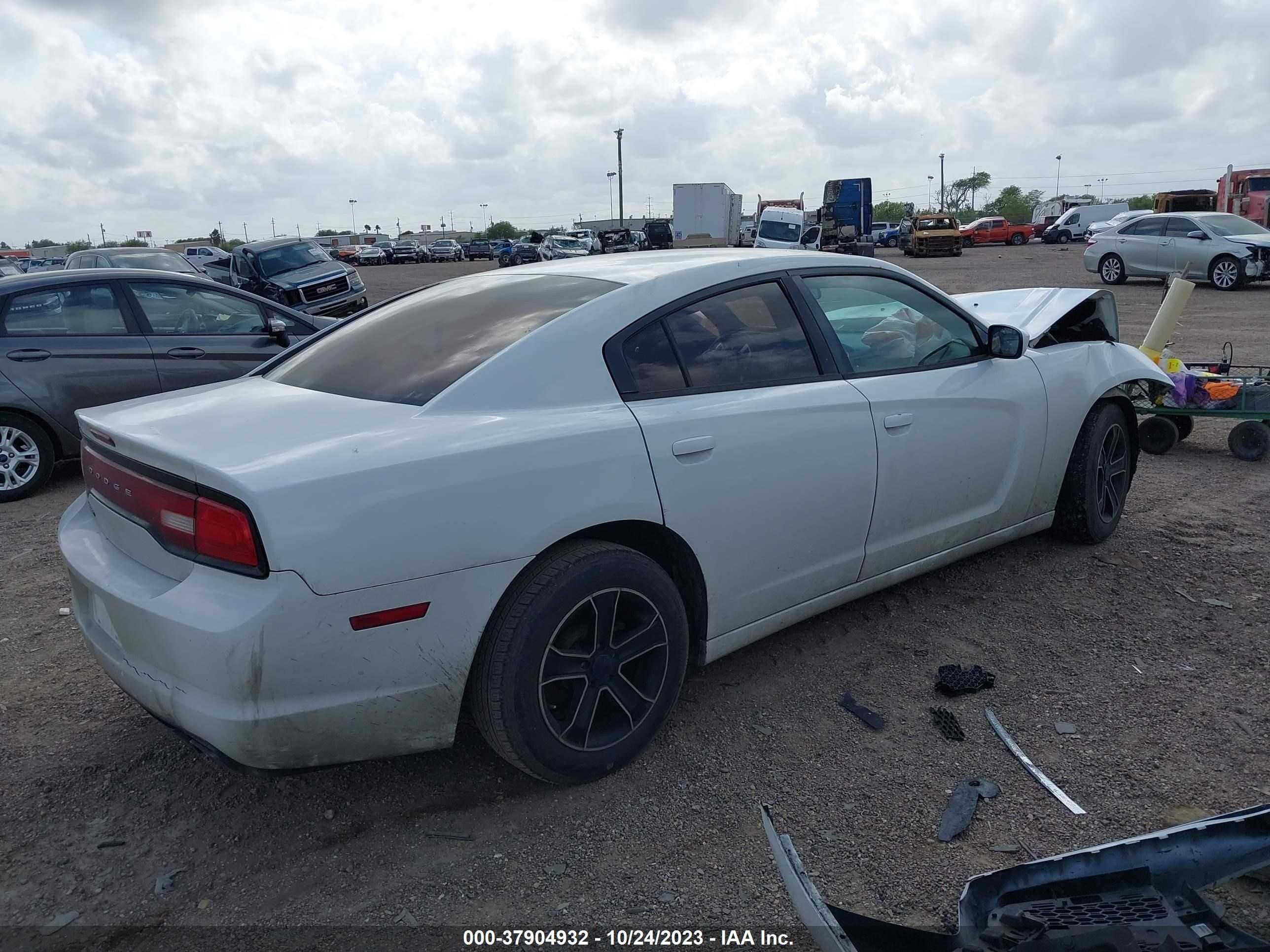 Photo 3 VIN: 2C3CDXBG6EH360367 - DODGE CHARGER 