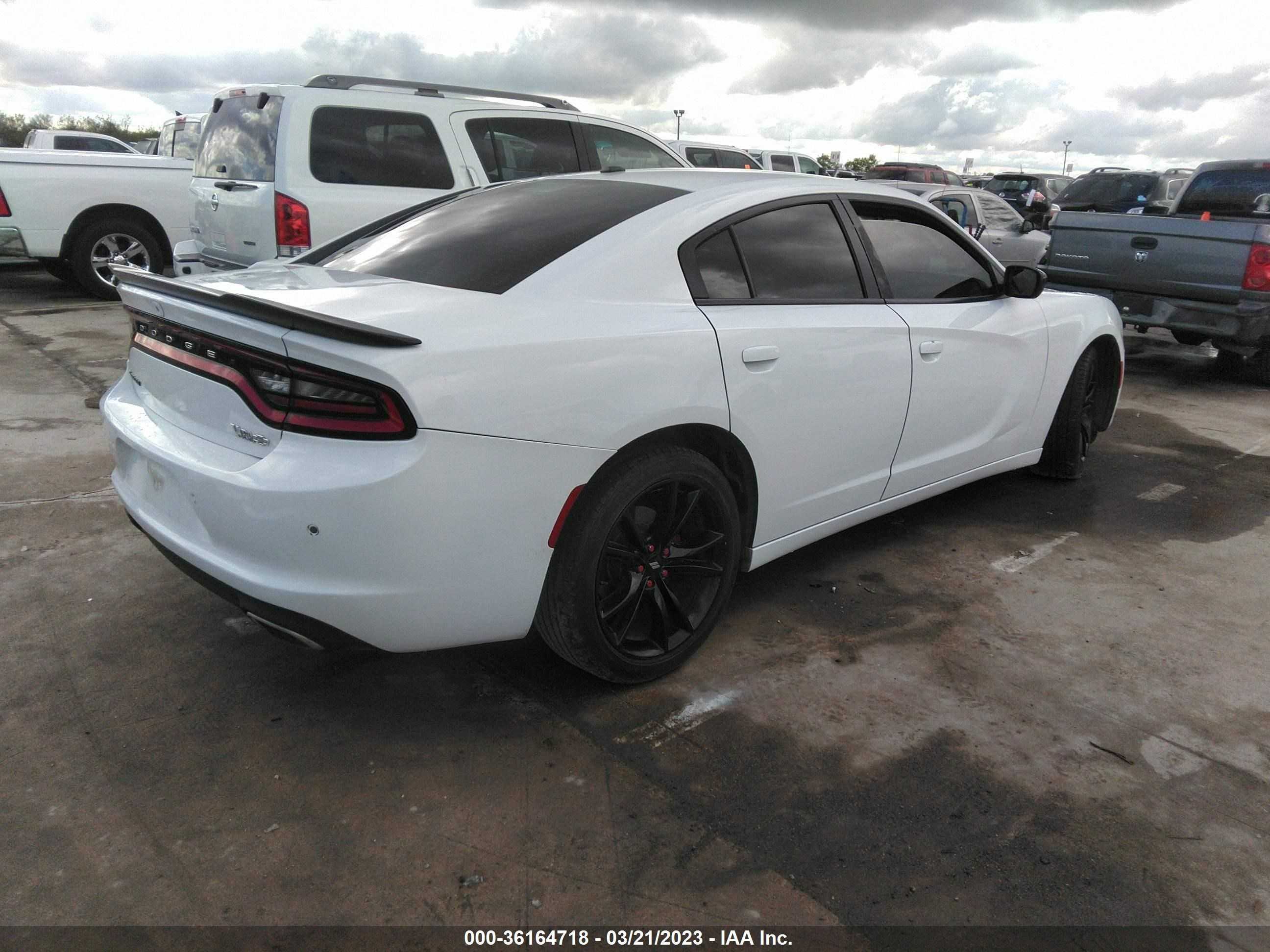 Photo 3 VIN: 2C3CDXBG6JH335494 - DODGE CHARGER 