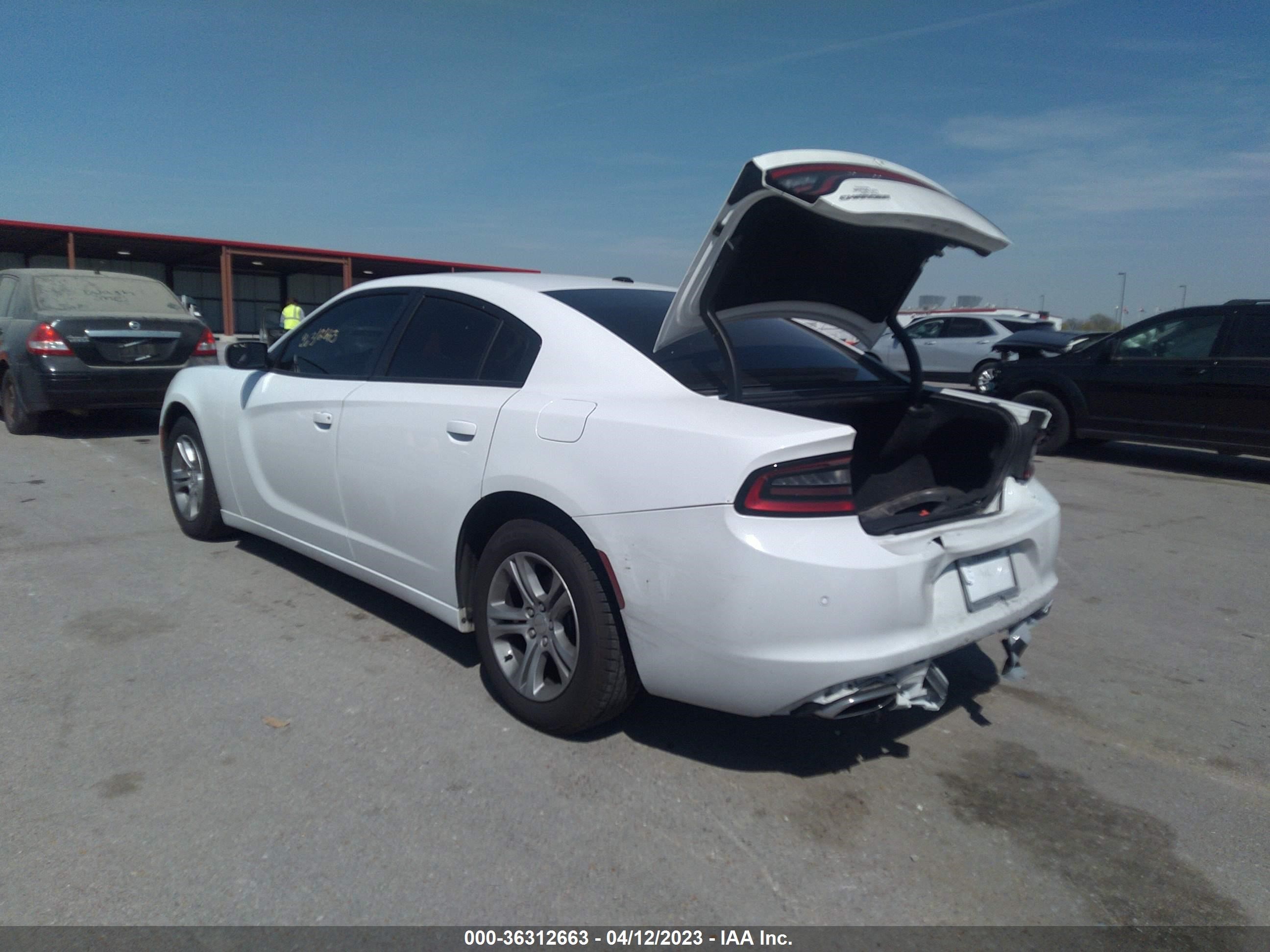 Photo 2 VIN: 2C3CDXBG6KH636364 - DODGE CHARGER 