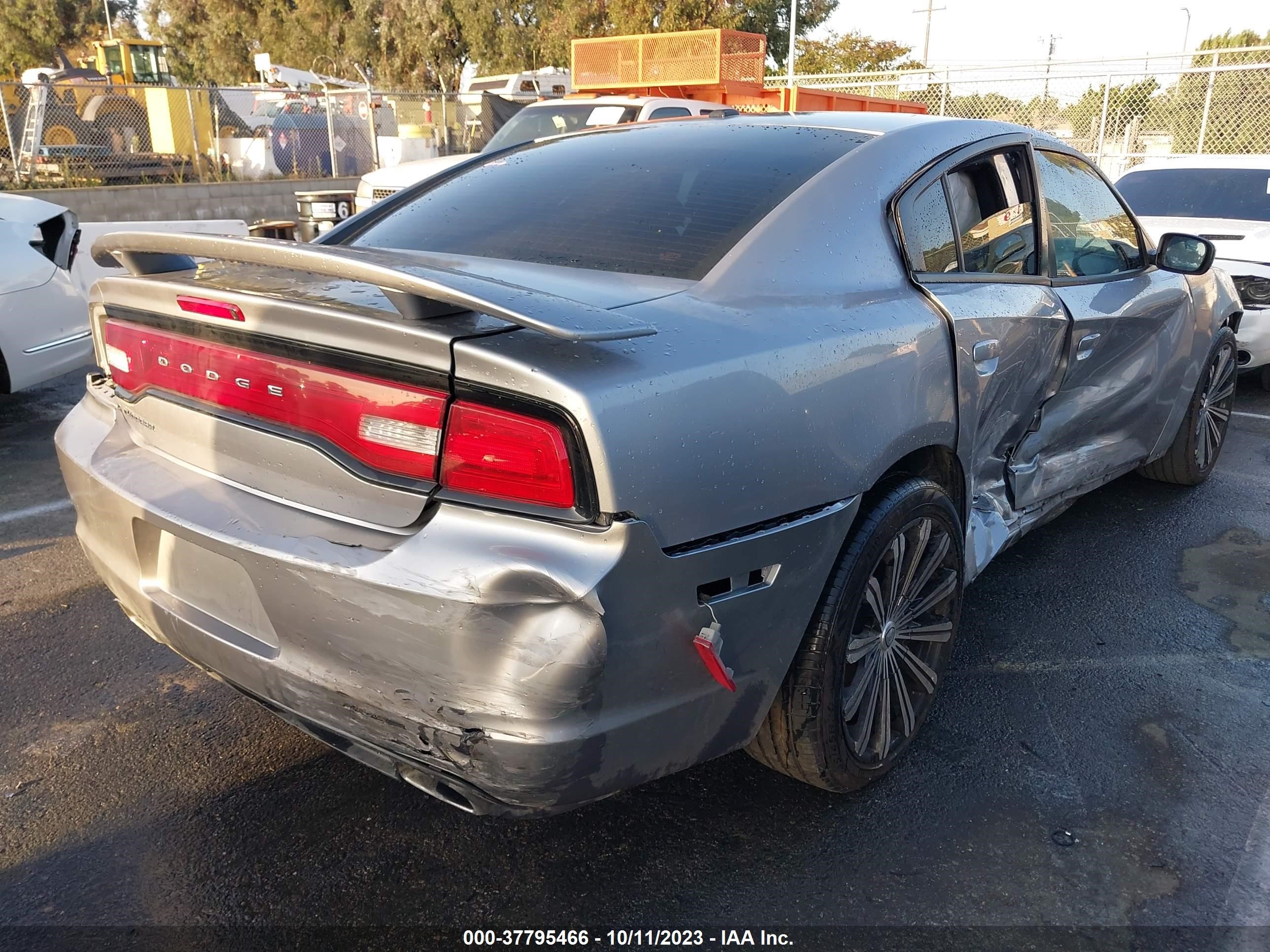 Photo 3 VIN: 2C3CDXBG7EH333291 - DODGE CHARGER 