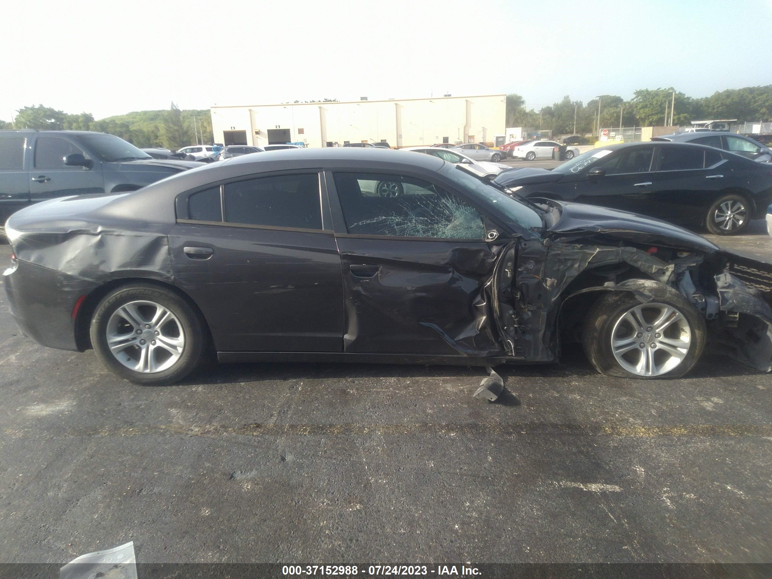 Photo 13 VIN: 2C3CDXBG7GH242654 - DODGE CHARGER 