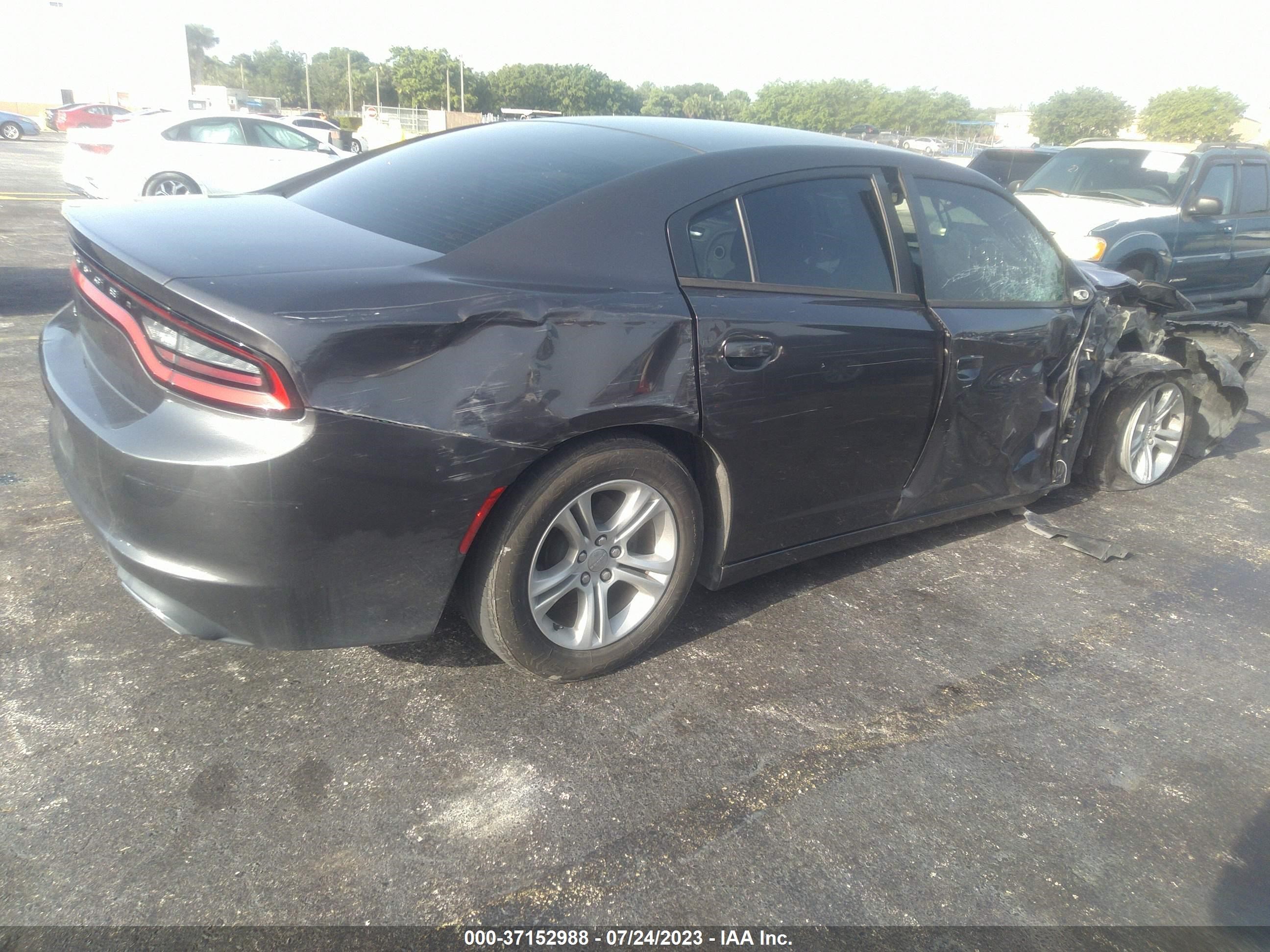 Photo 3 VIN: 2C3CDXBG7GH242654 - DODGE CHARGER 