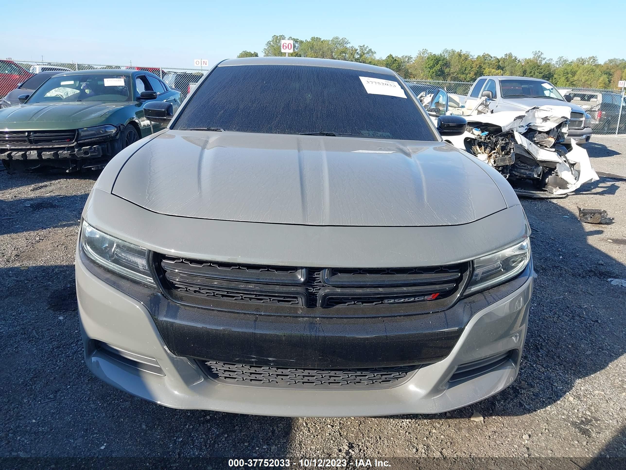 Photo 11 VIN: 2C3CDXBG7JH329087 - DODGE CHARGER 