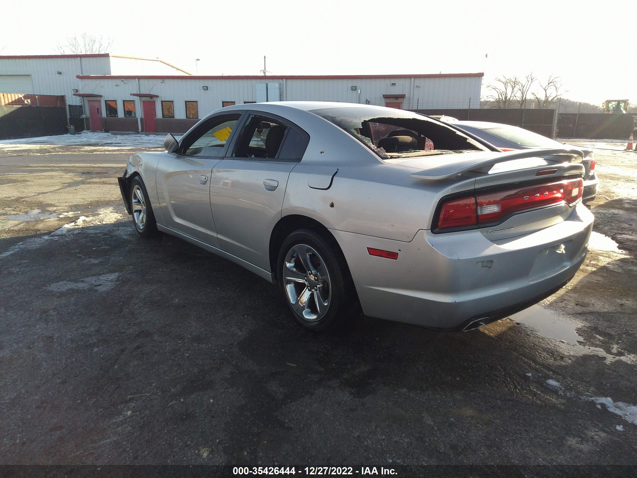 Photo 2 VIN: 2C3CDXBG8CH260574 - DODGE CHARGER 