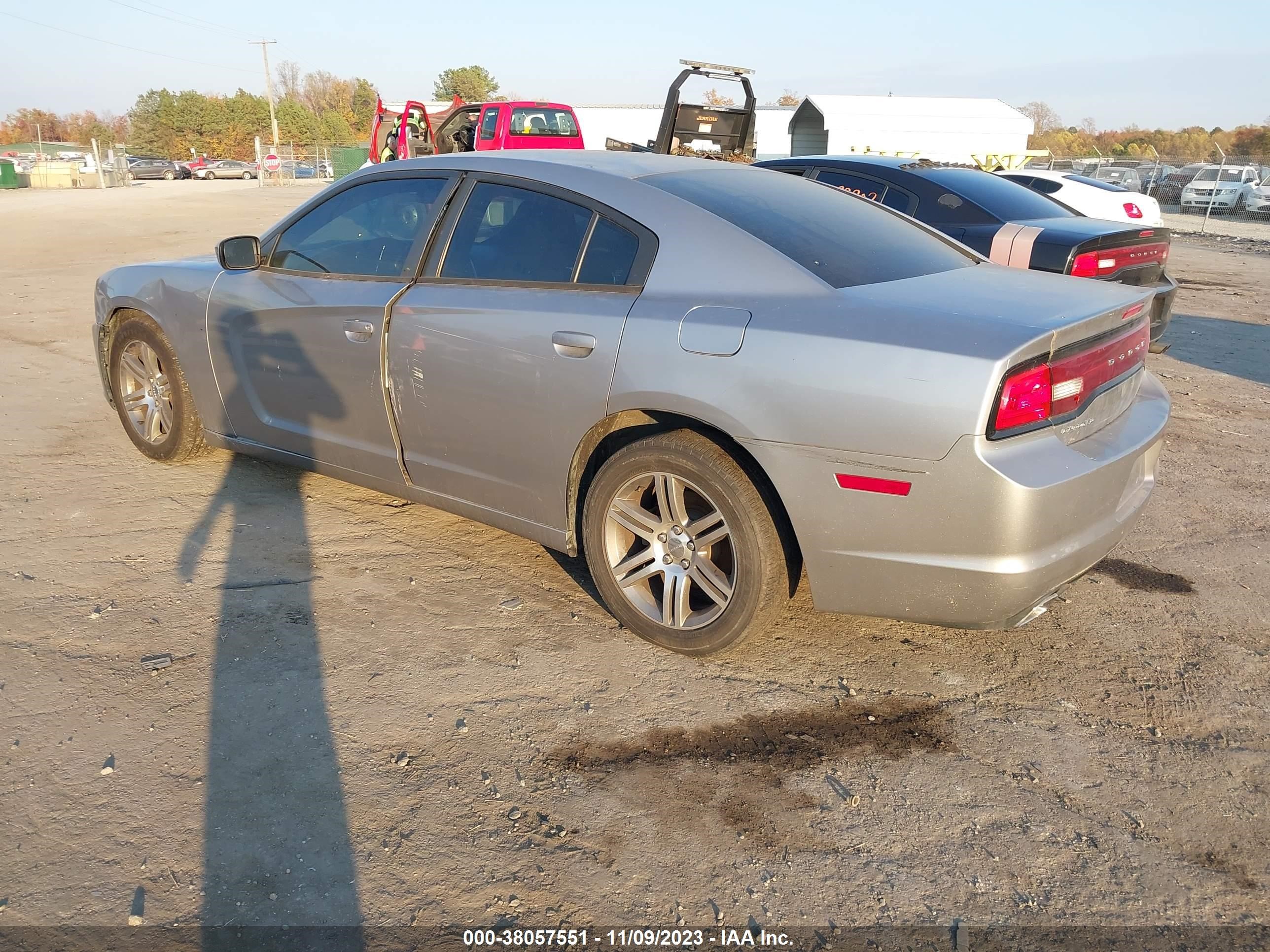 Photo 2 VIN: 2C3CDXBG8DH640094 - DODGE CHARGER 