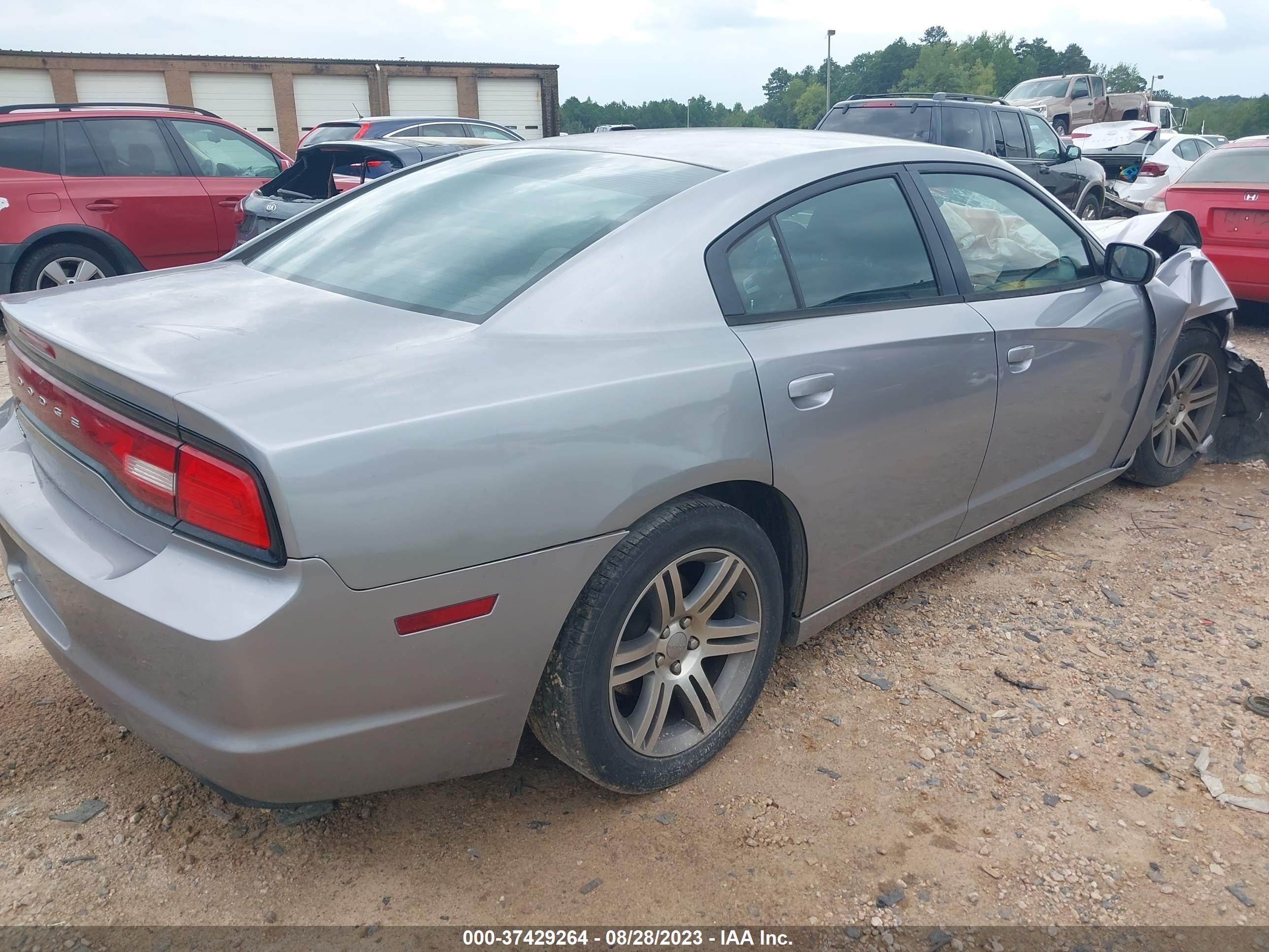 Photo 3 VIN: 2C3CDXBG8EH324065 - DODGE CHARGER 