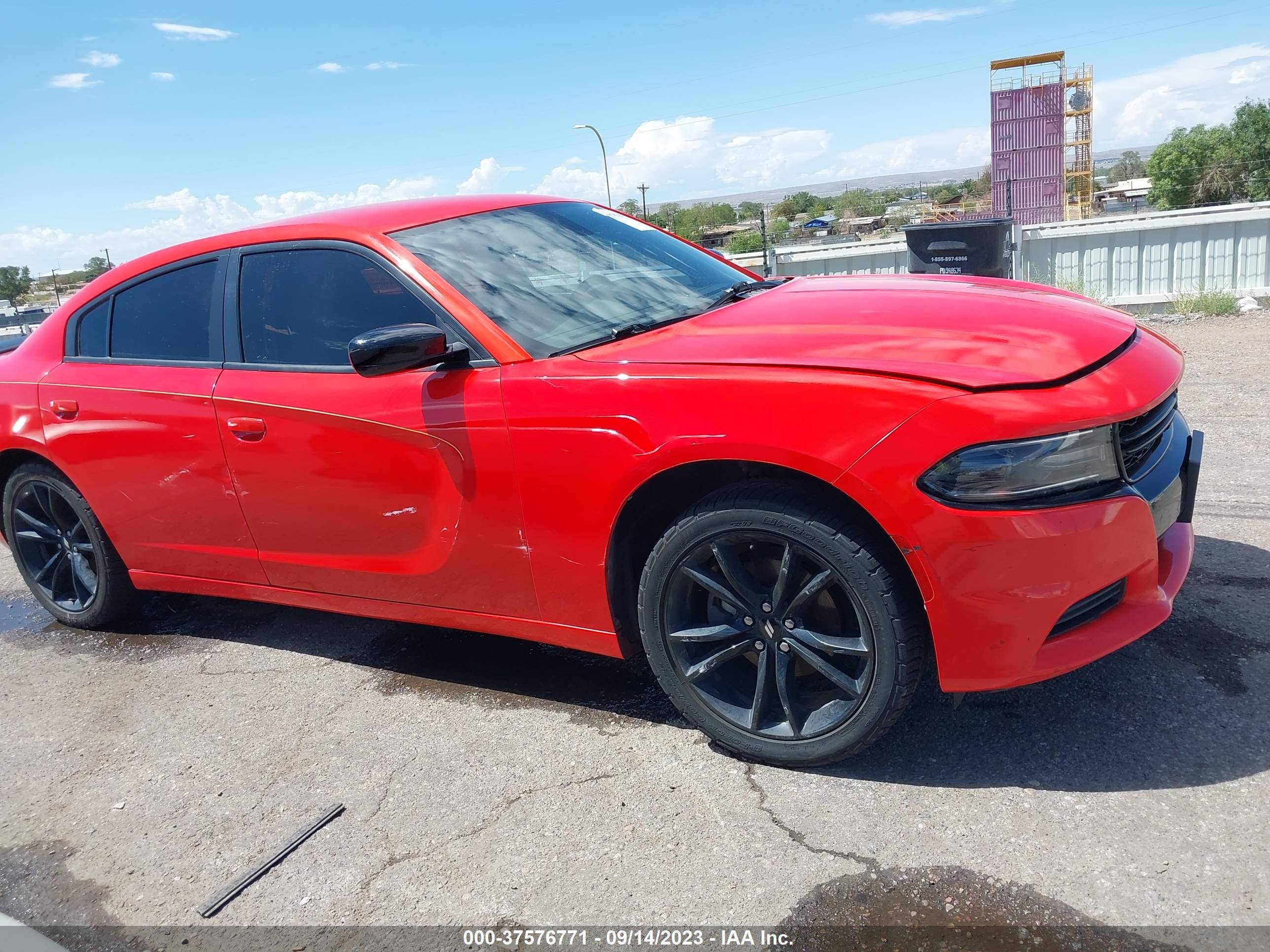 Photo 12 VIN: 2C3CDXBG8JH119761 - DODGE CHARGER 