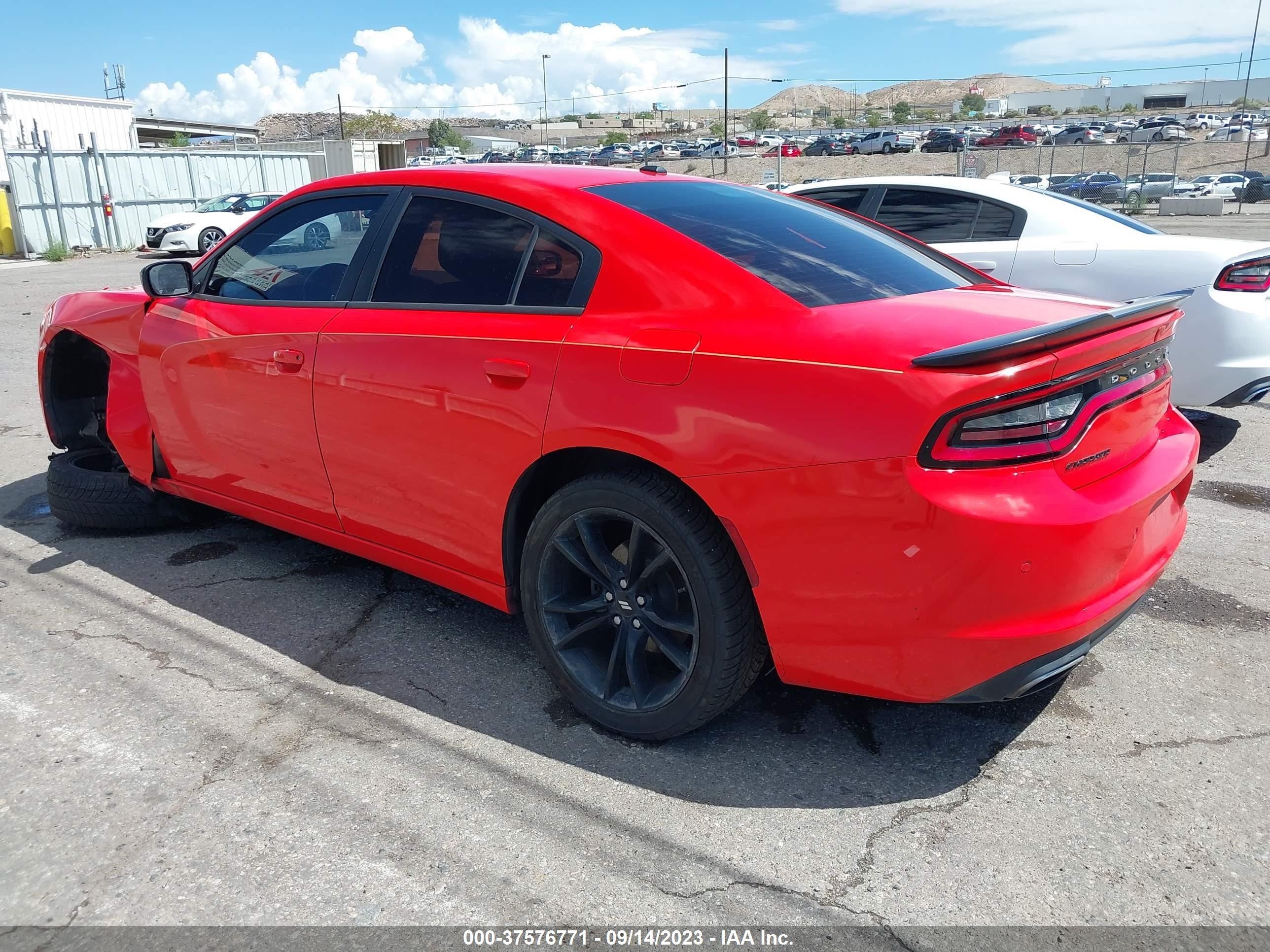 Photo 2 VIN: 2C3CDXBG8JH119761 - DODGE CHARGER 