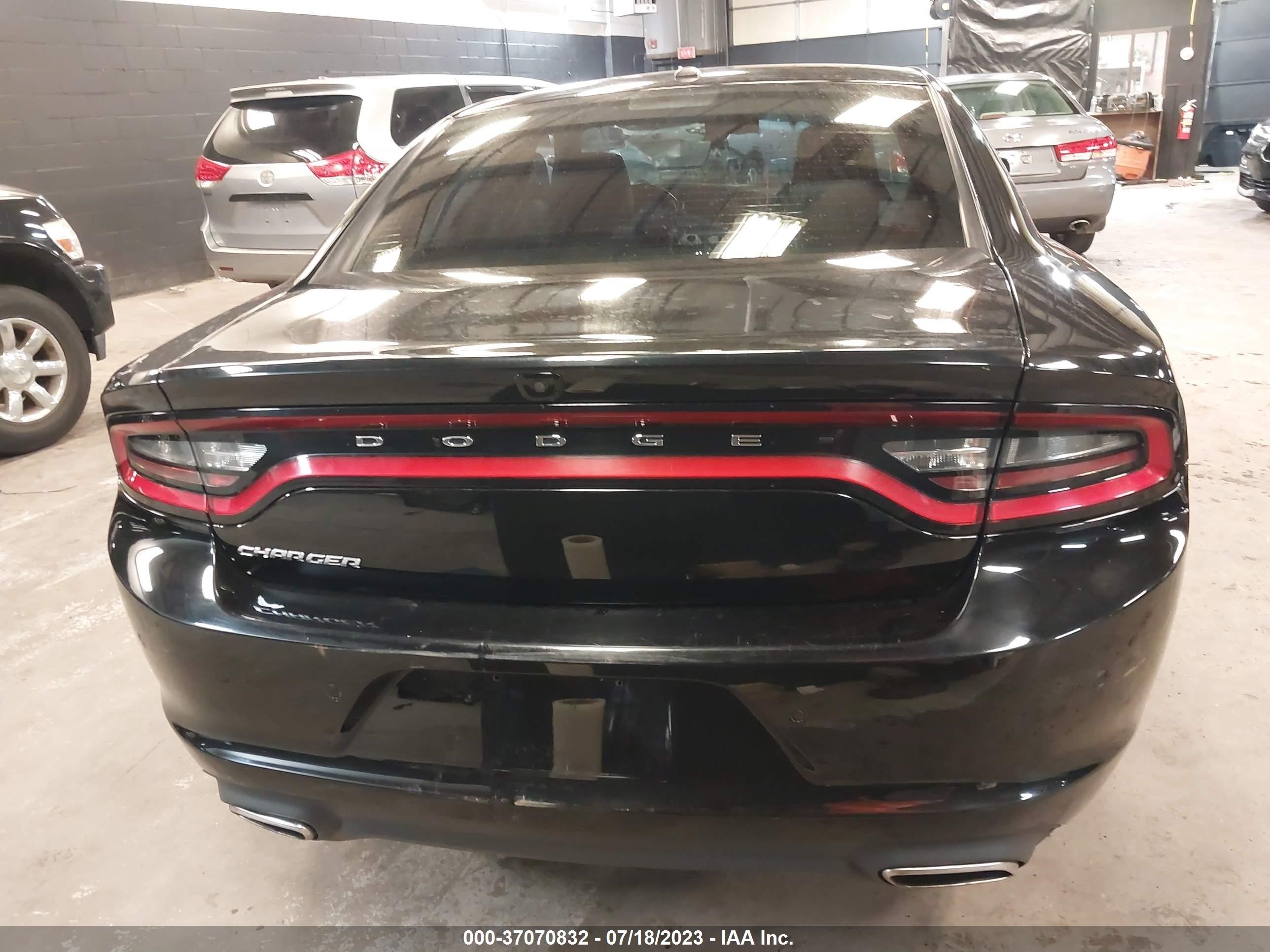 Photo 15 VIN: 2C3CDXBG8KH728057 - DODGE CHARGER 