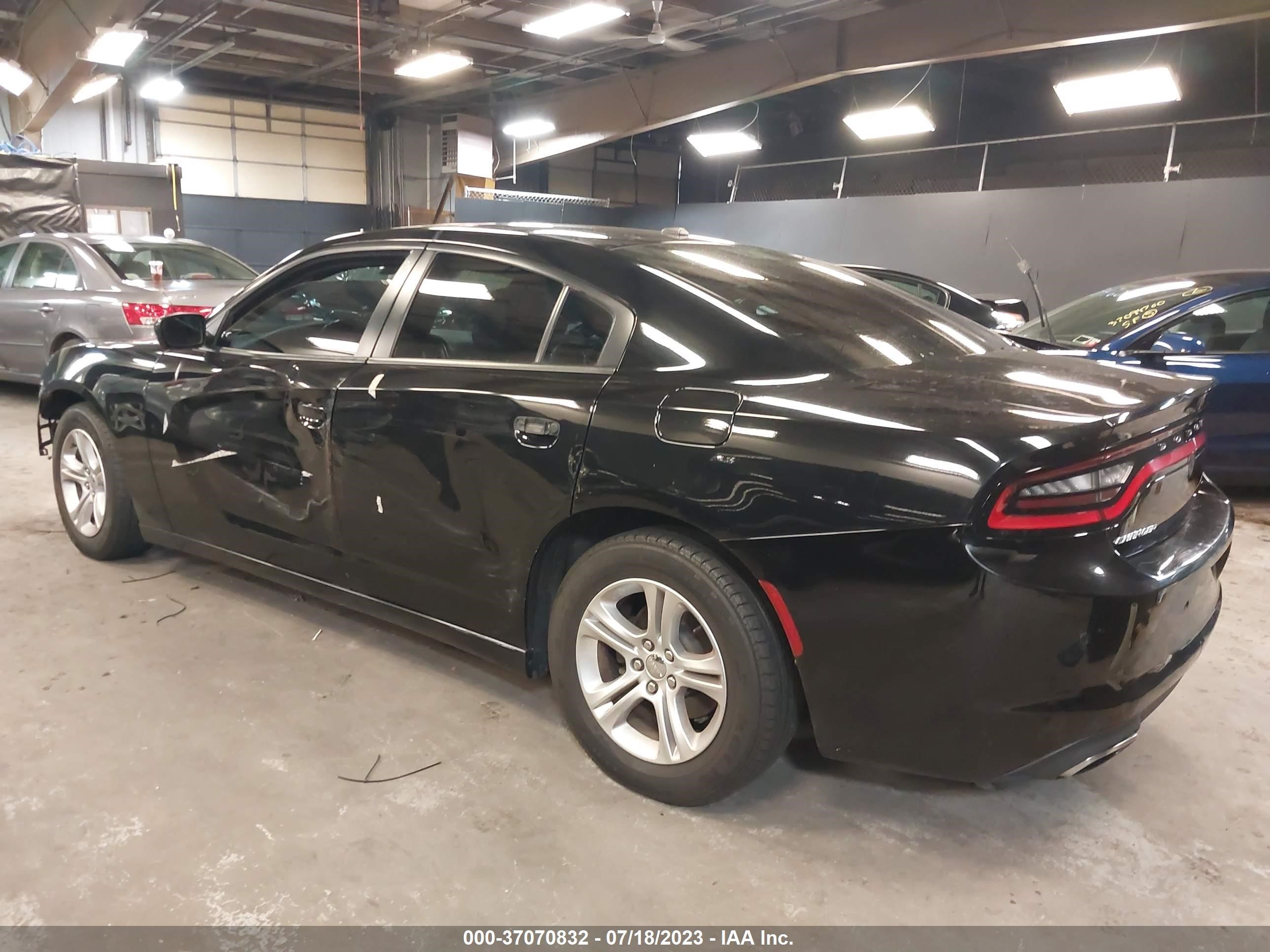 Photo 2 VIN: 2C3CDXBG8KH728057 - DODGE CHARGER 