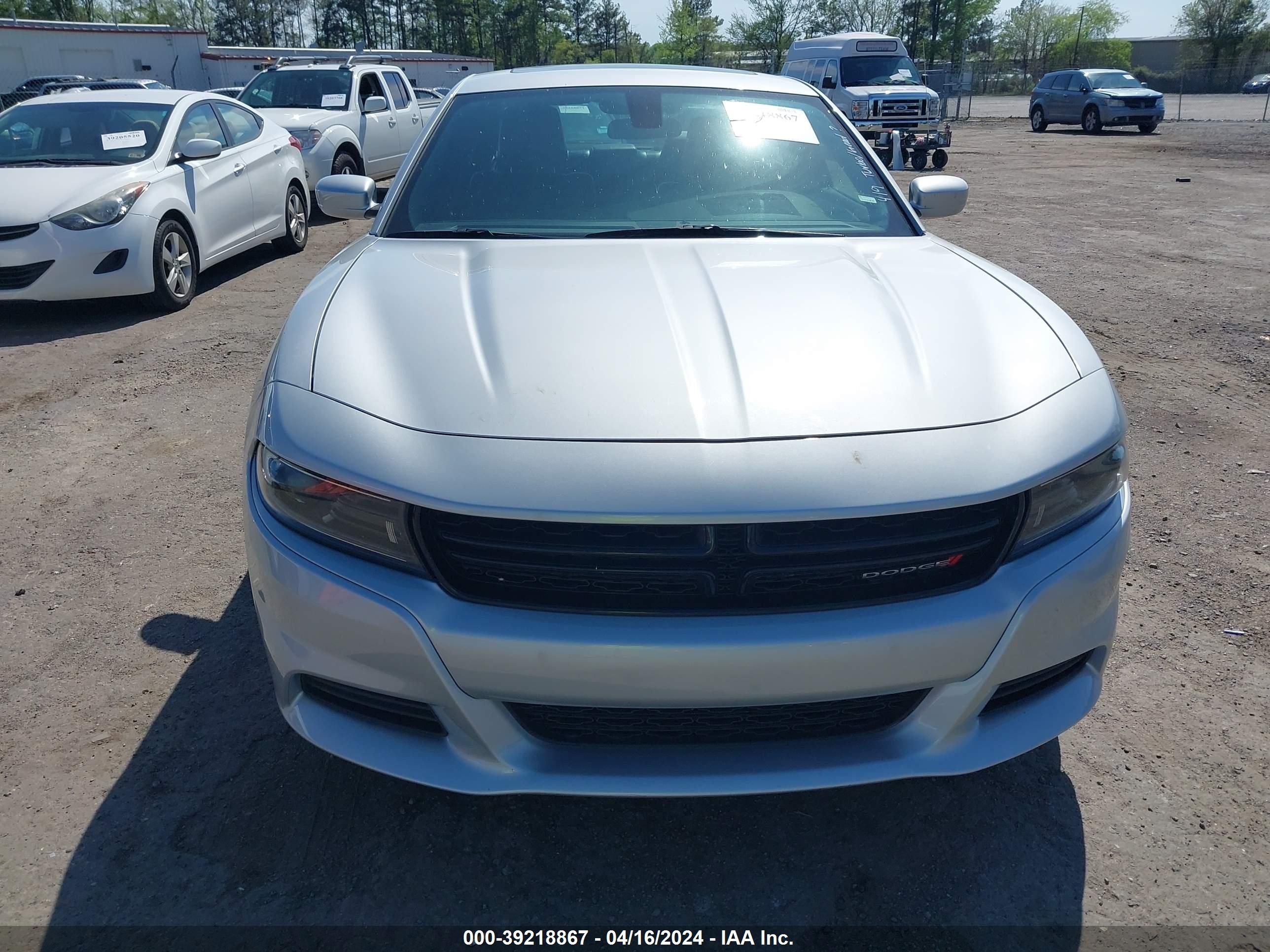 Photo 11 VIN: 2C3CDXBG8NH152779 - DODGE CHARGER 