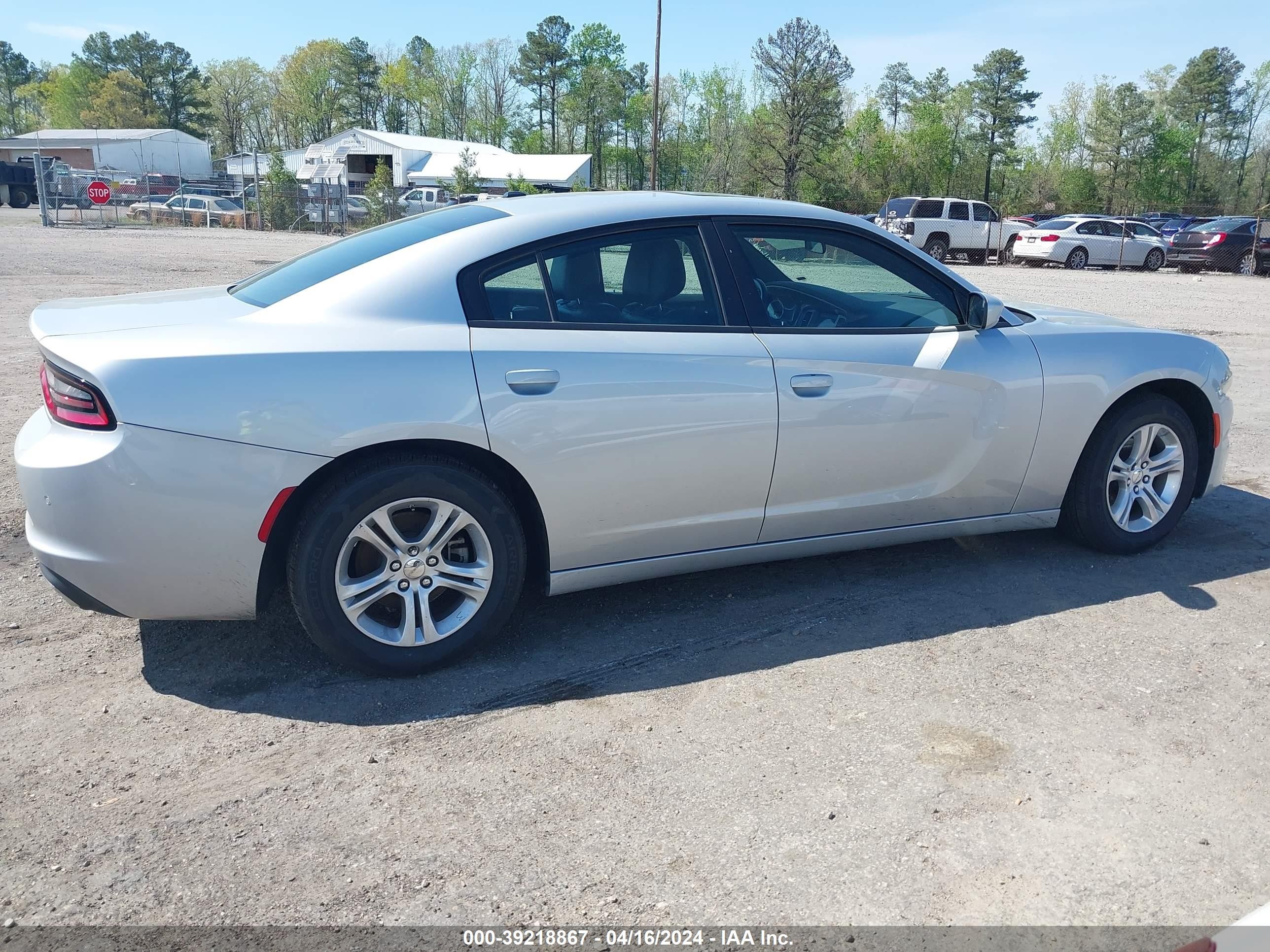 Photo 12 VIN: 2C3CDXBG8NH152779 - DODGE CHARGER 