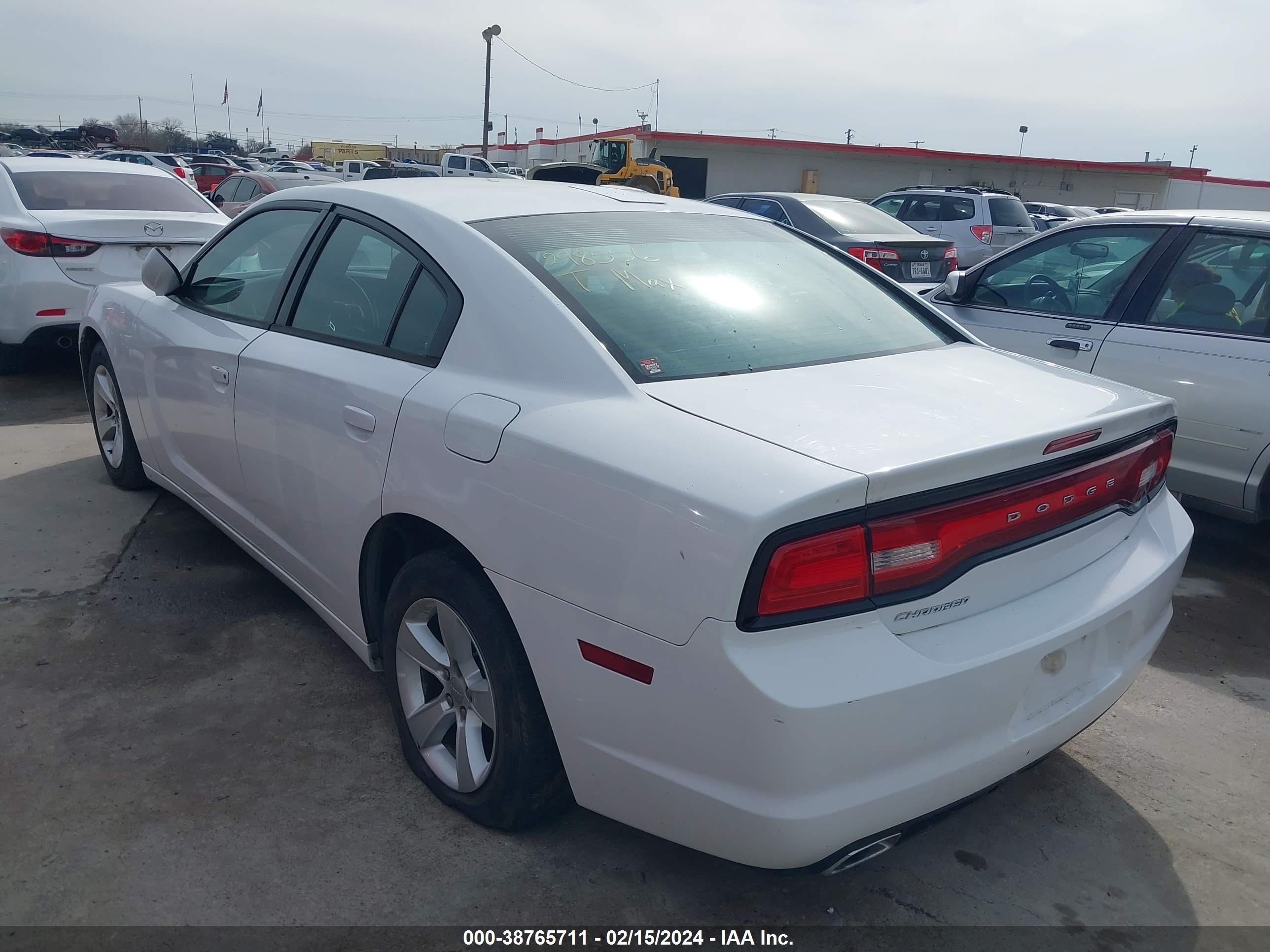 Photo 2 VIN: 2C3CDXBG9CH298556 - DODGE CHARGER 