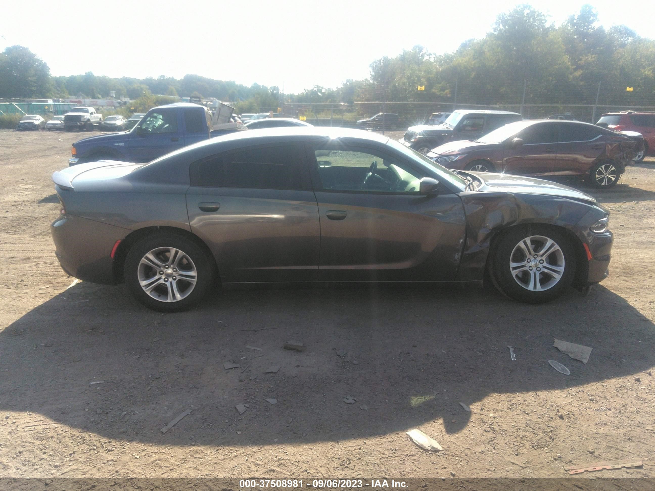 Photo 12 VIN: 2C3CDXBG9GH139901 - DODGE CHARGER 