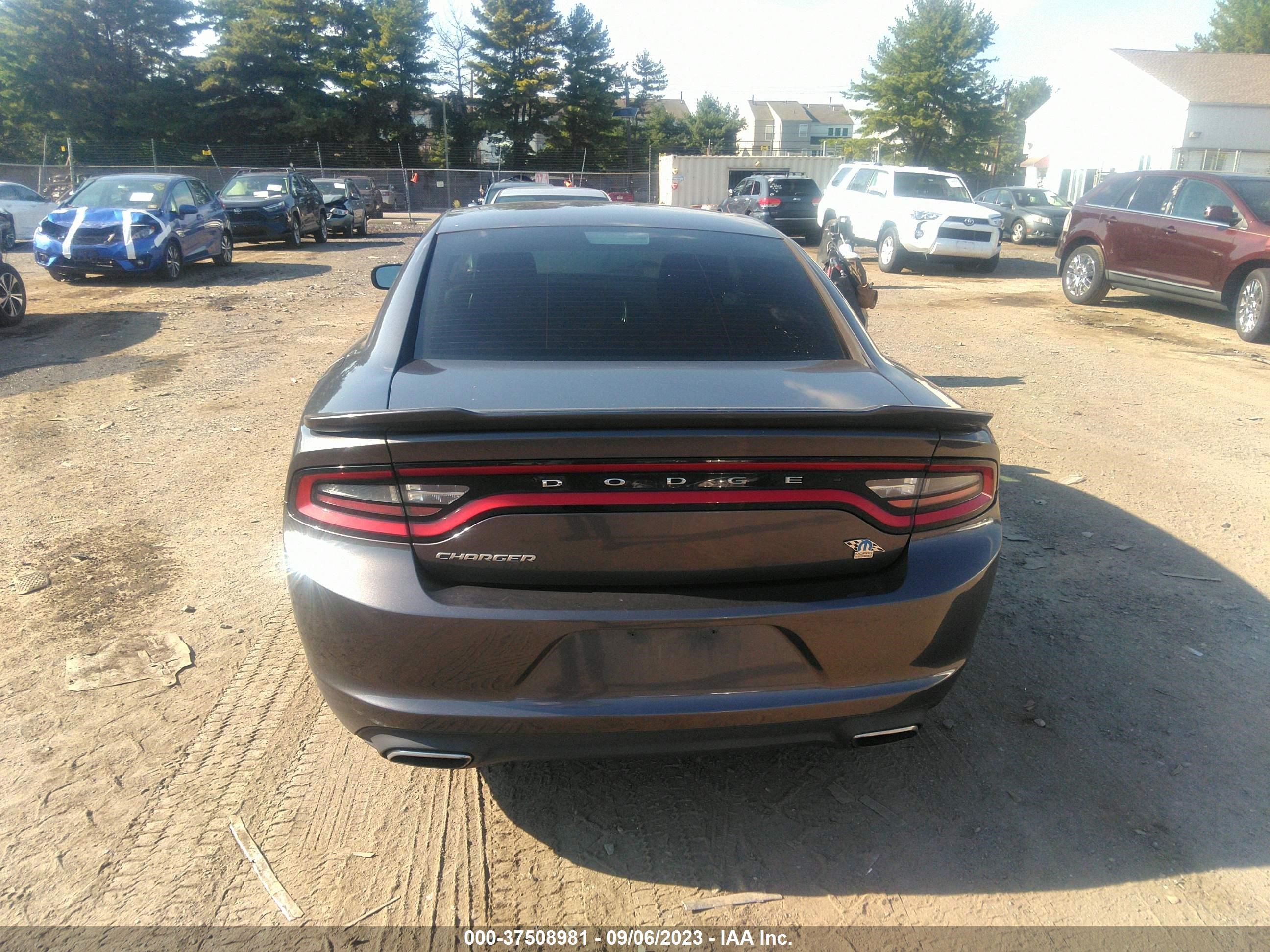 Photo 15 VIN: 2C3CDXBG9GH139901 - DODGE CHARGER 