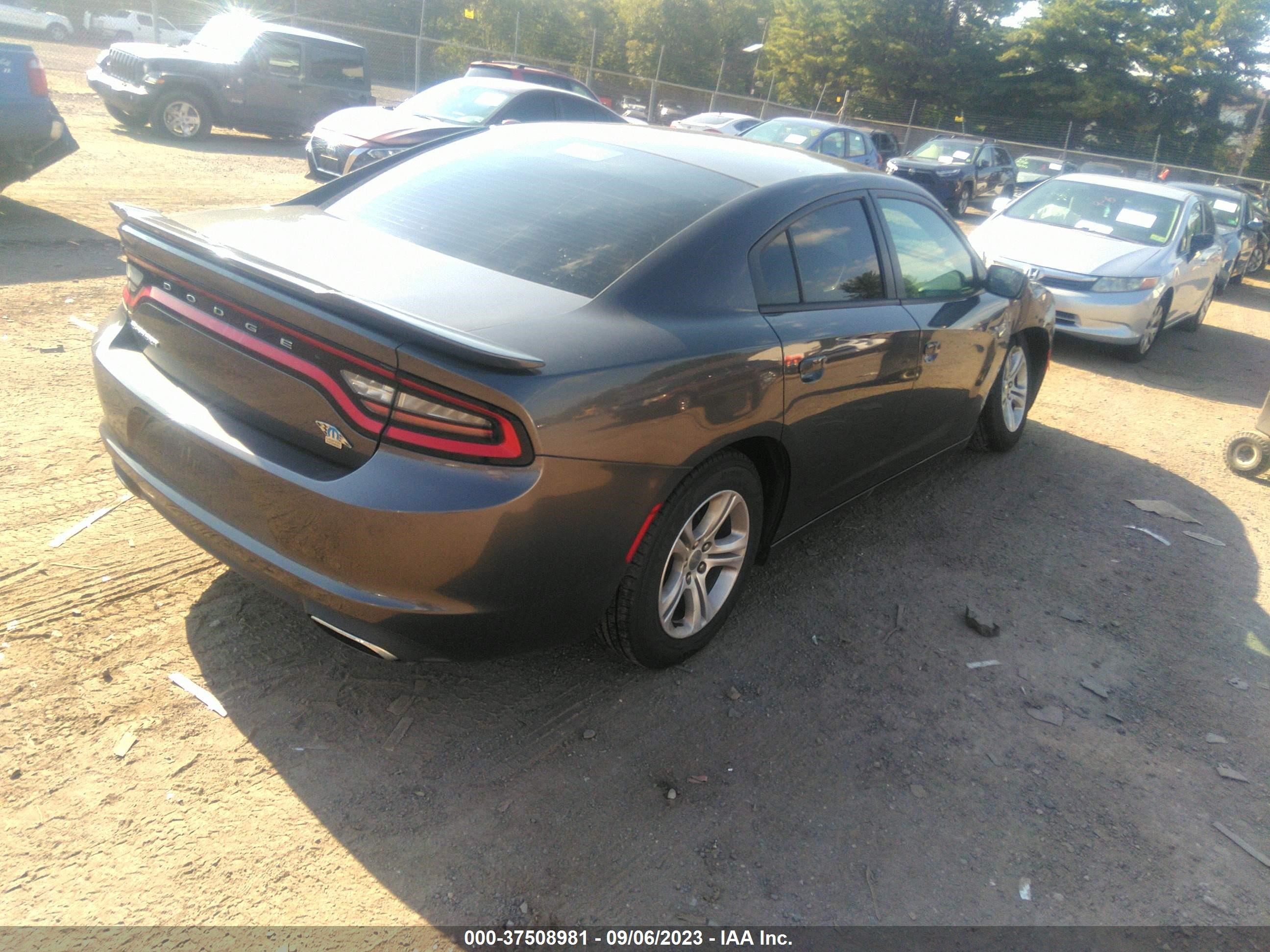 Photo 3 VIN: 2C3CDXBG9GH139901 - DODGE CHARGER 