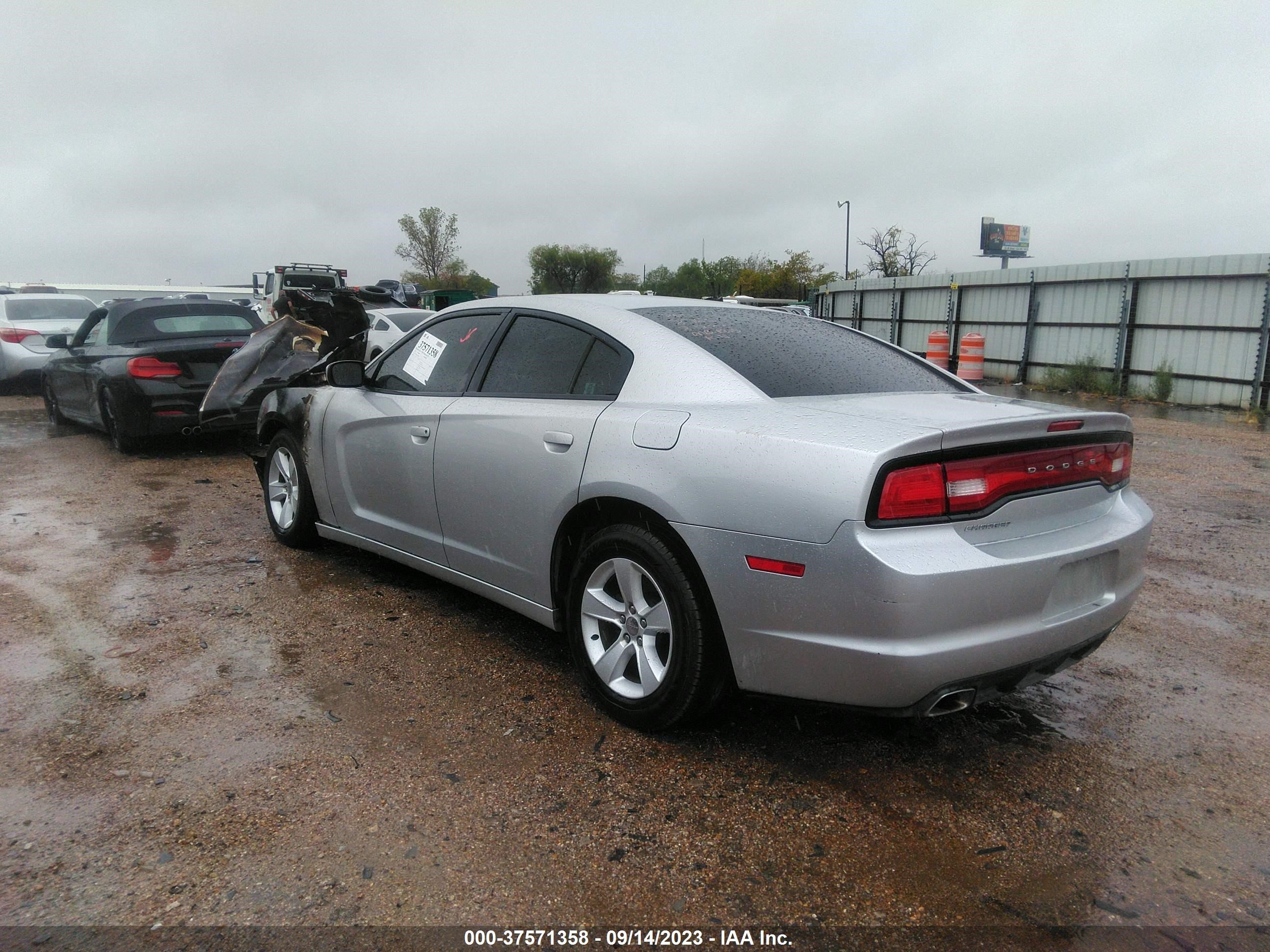 Photo 2 VIN: 2C3CDXBGXCH218763 - DODGE CHARGER 