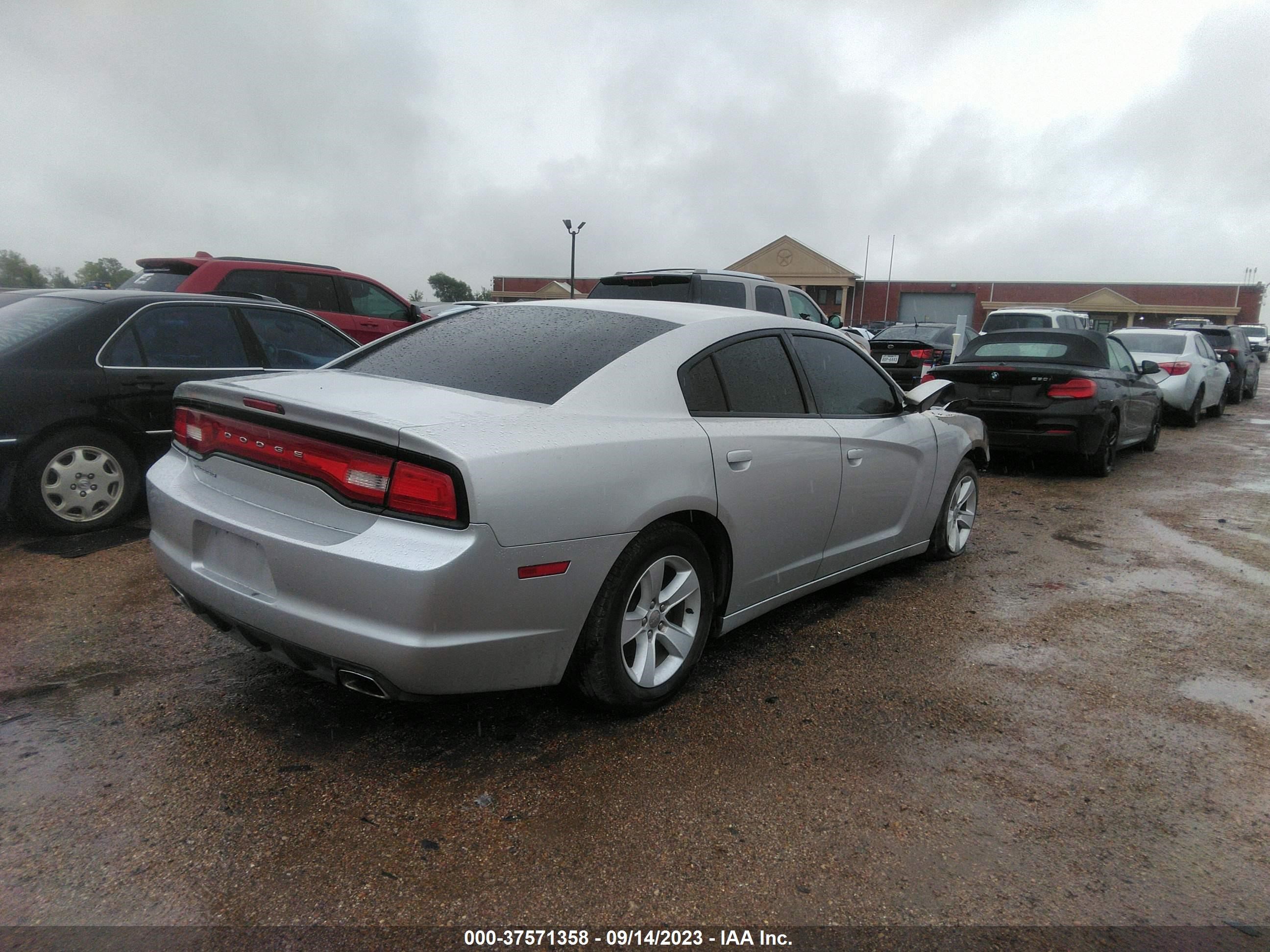 Photo 3 VIN: 2C3CDXBGXCH218763 - DODGE CHARGER 