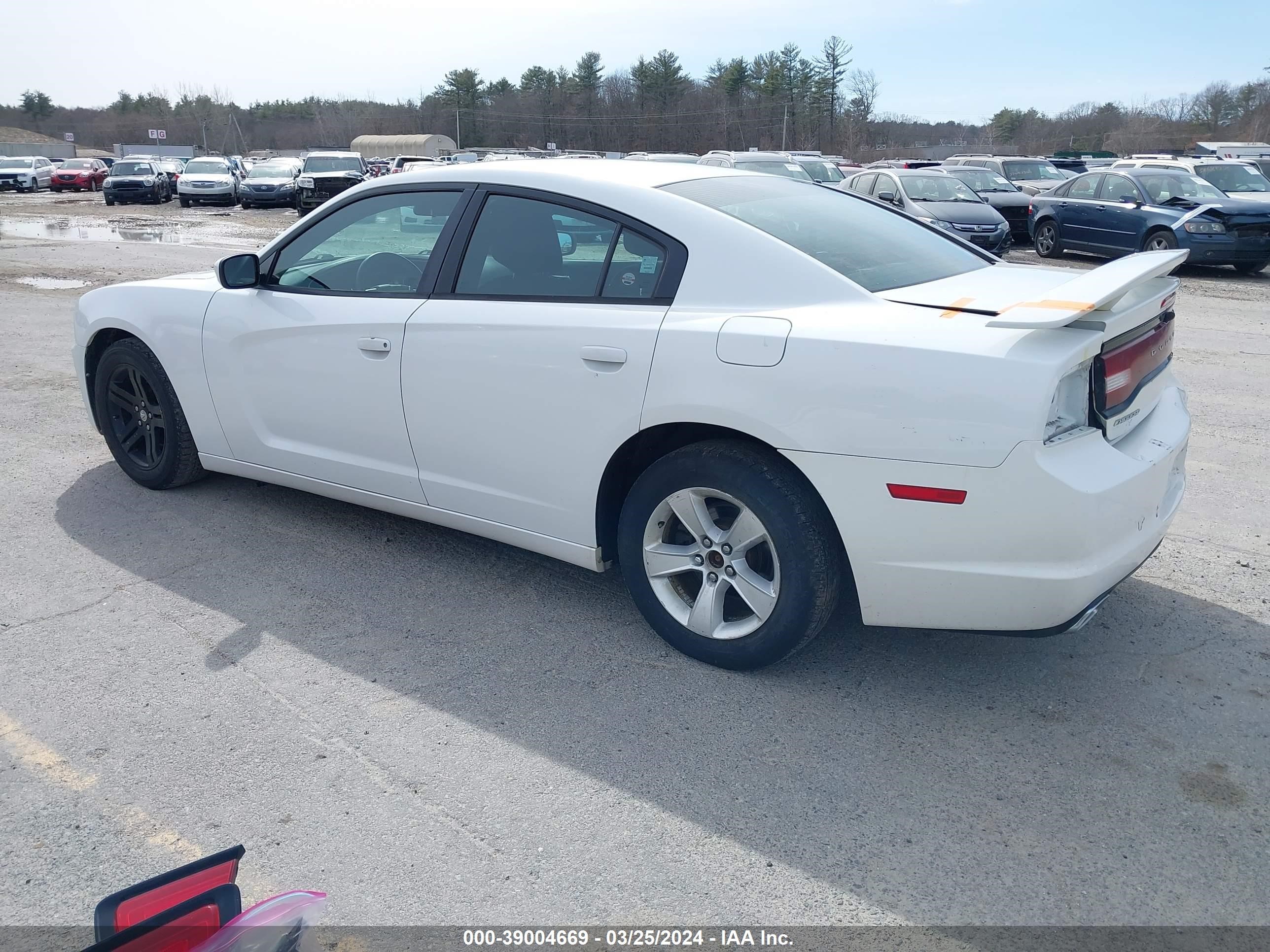 Photo 2 VIN: 2C3CDXBGXEH107780 - DODGE CHARGER 