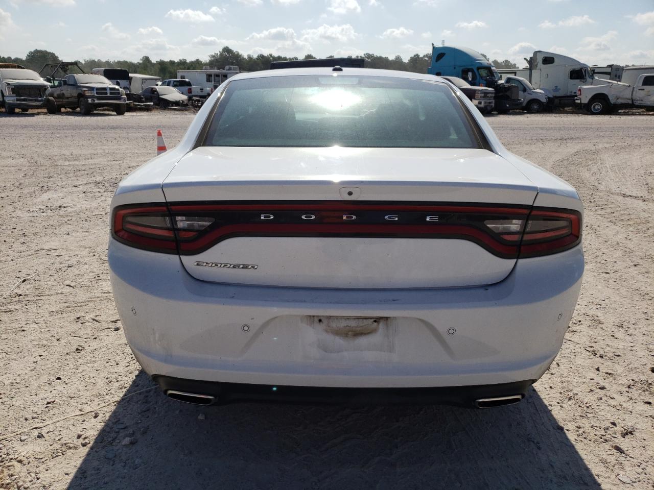 Photo 5 VIN: 2C3CDXBGXKH713429 - DODGE CHARGER 