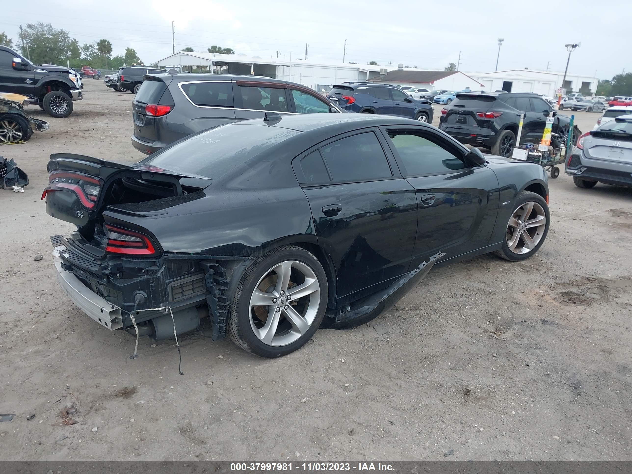 Photo 3 VIN: 2C3CDXCT5JH155841 - DODGE CHARGER 