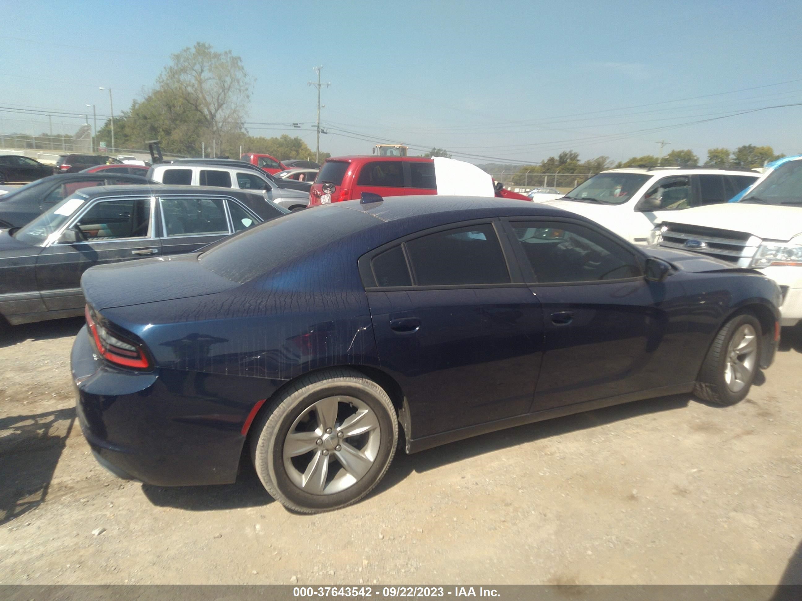 Photo 11 VIN: 2C3CDXHG3GH235188 - DODGE CHARGER 