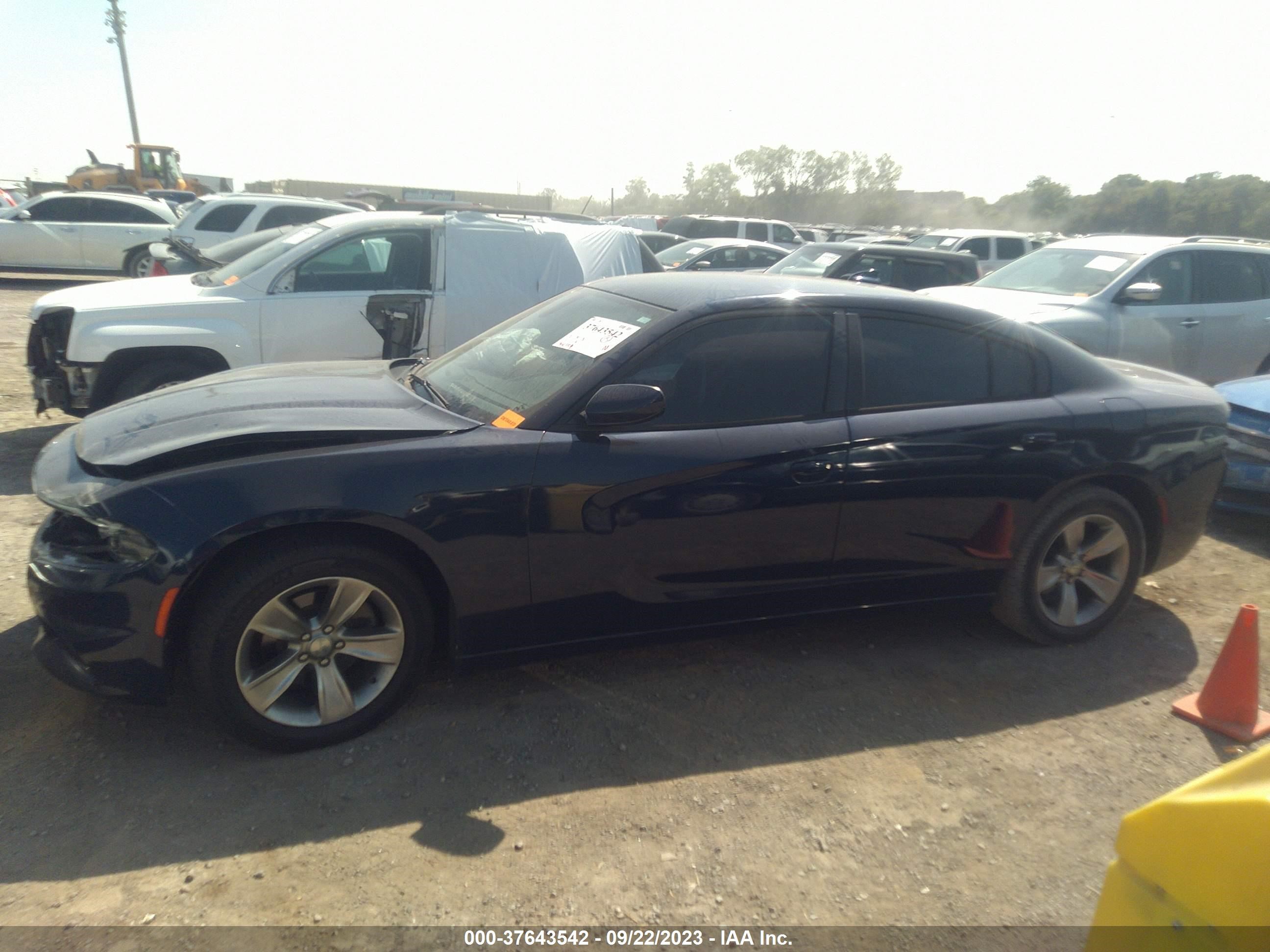 Photo 12 VIN: 2C3CDXHG3GH235188 - DODGE CHARGER 