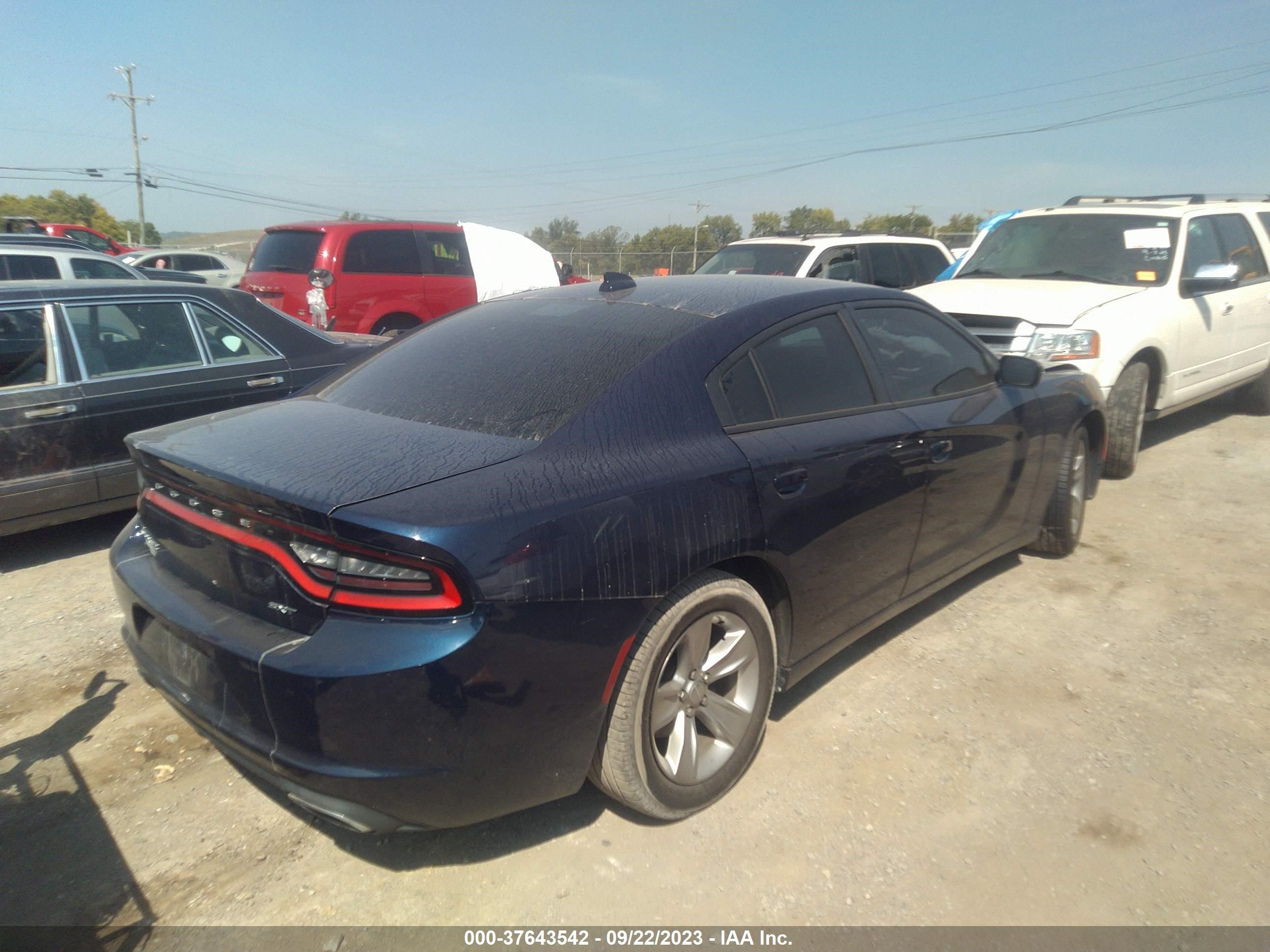 Photo 3 VIN: 2C3CDXHG3GH235188 - DODGE CHARGER 