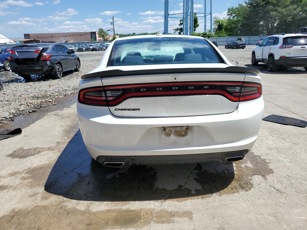 Photo 5 VIN: 2C3CDXHG5GH266555 - DODGE CHARGER 