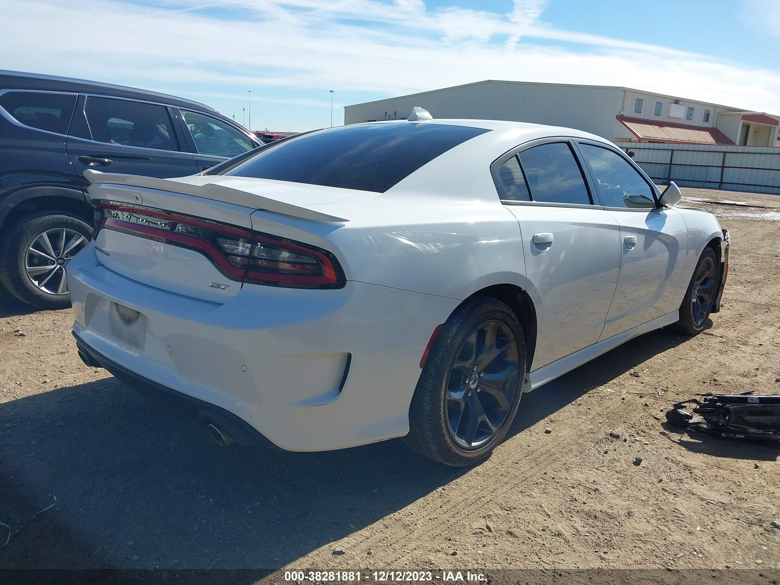 Photo 3 VIN: 2C3CDXHG5KH585057 - DODGE CHARGER 