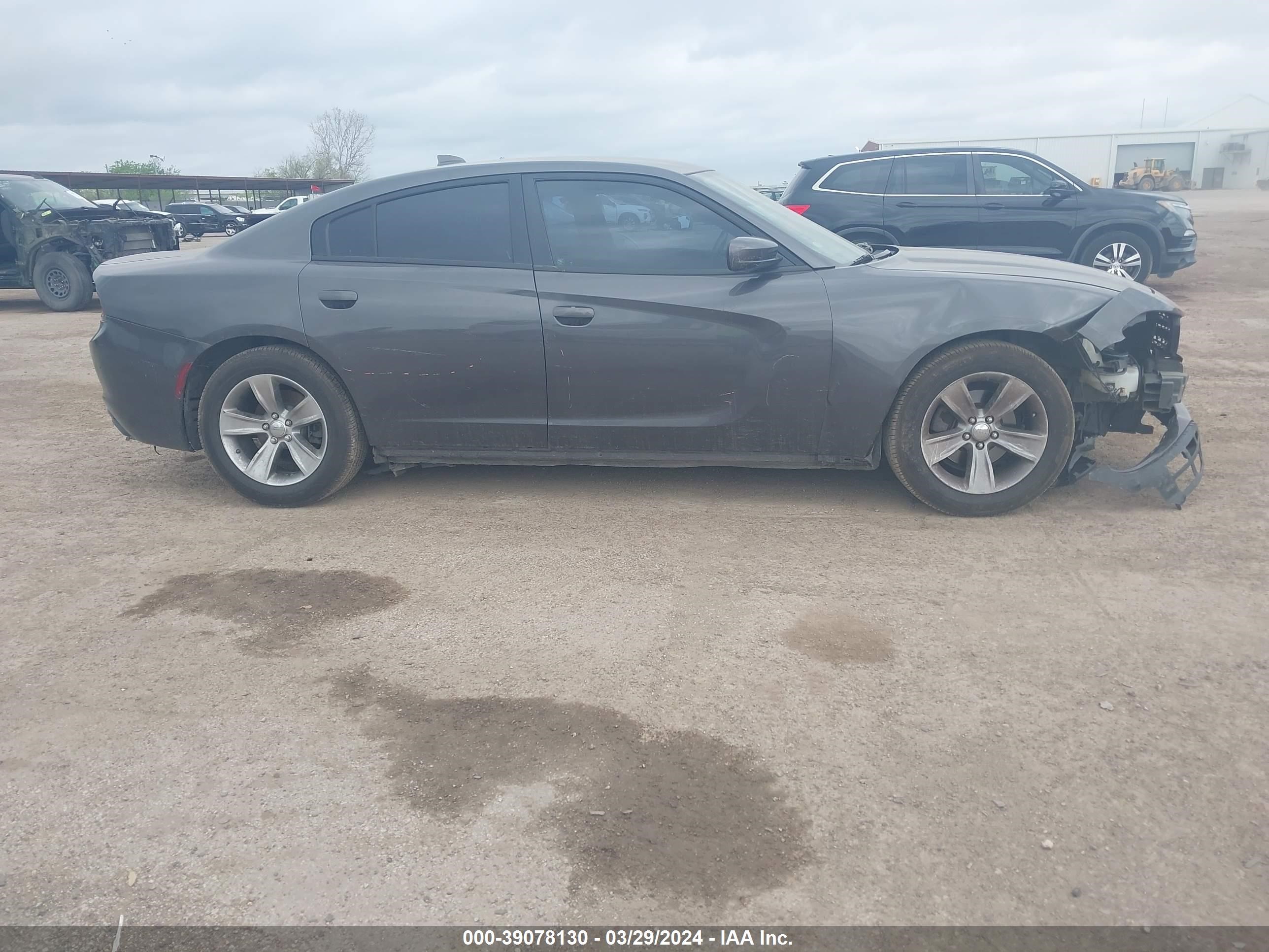 Photo 12 VIN: 2C3CDXHG6GH318050 - DODGE CHARGER 