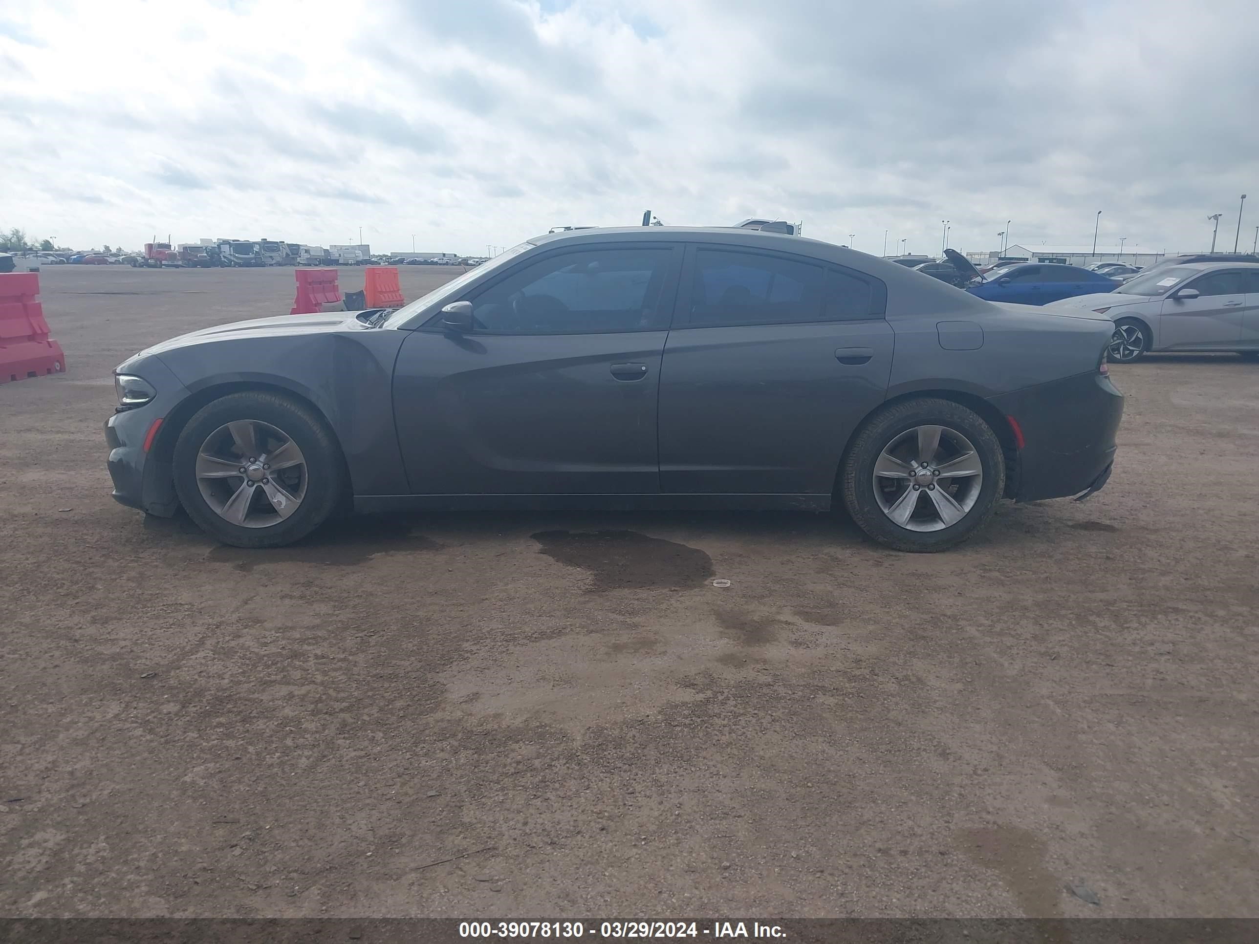 Photo 13 VIN: 2C3CDXHG6GH318050 - DODGE CHARGER 