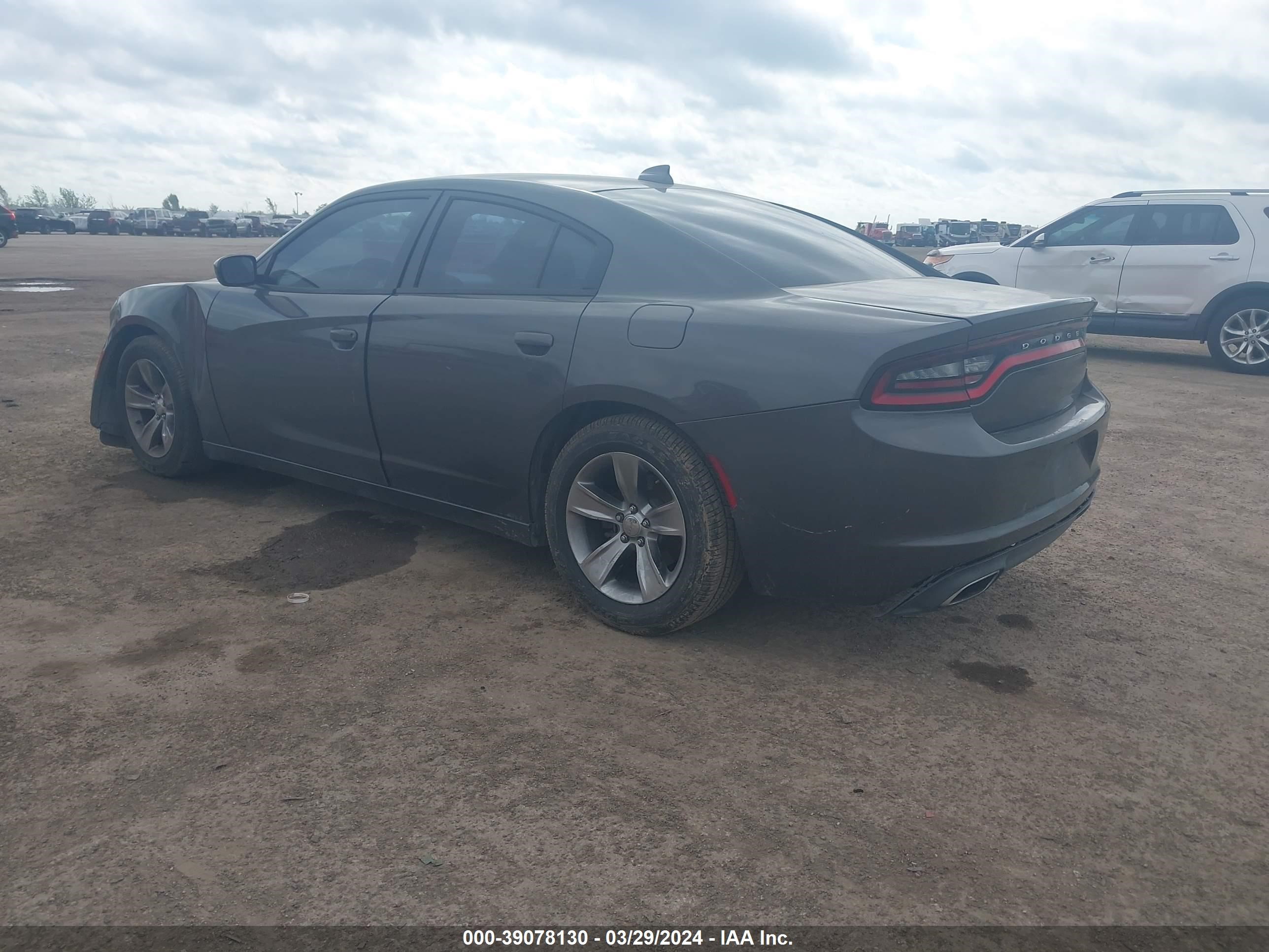 Photo 2 VIN: 2C3CDXHG6GH318050 - DODGE CHARGER 